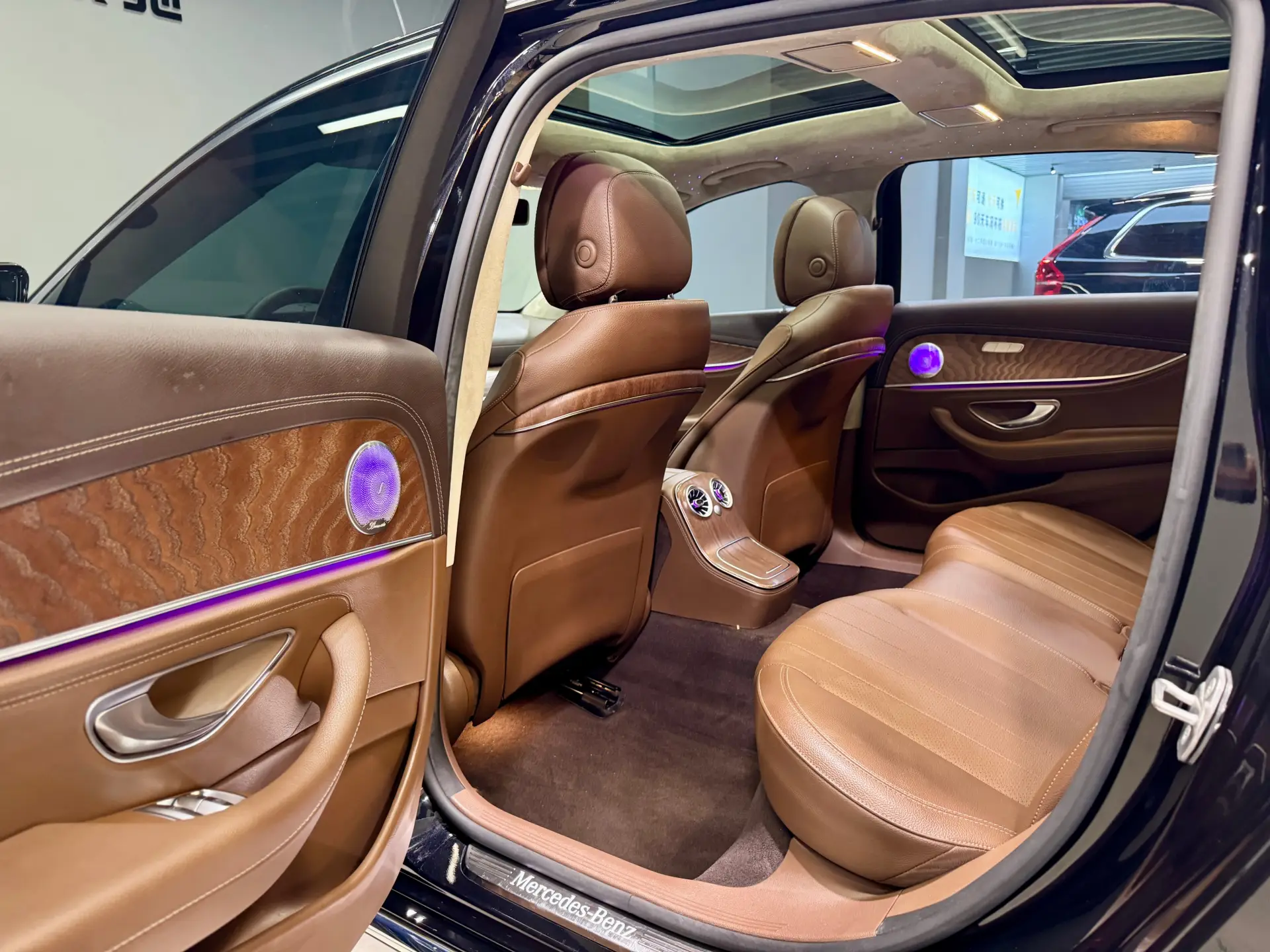 Mercedes-Benz E 300 L, 2022 24