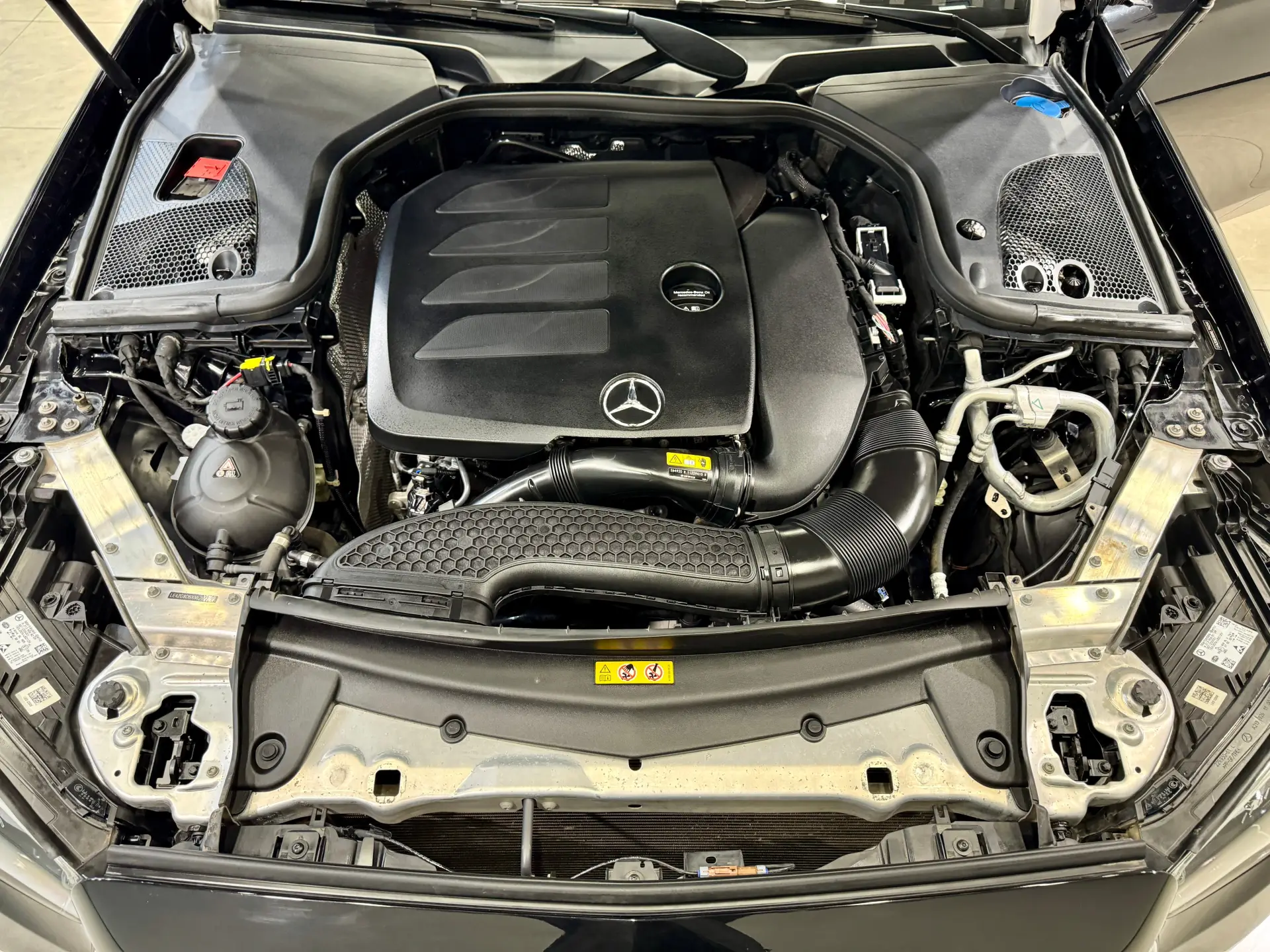 Mercedes-Benz E 300 L, 2022 27