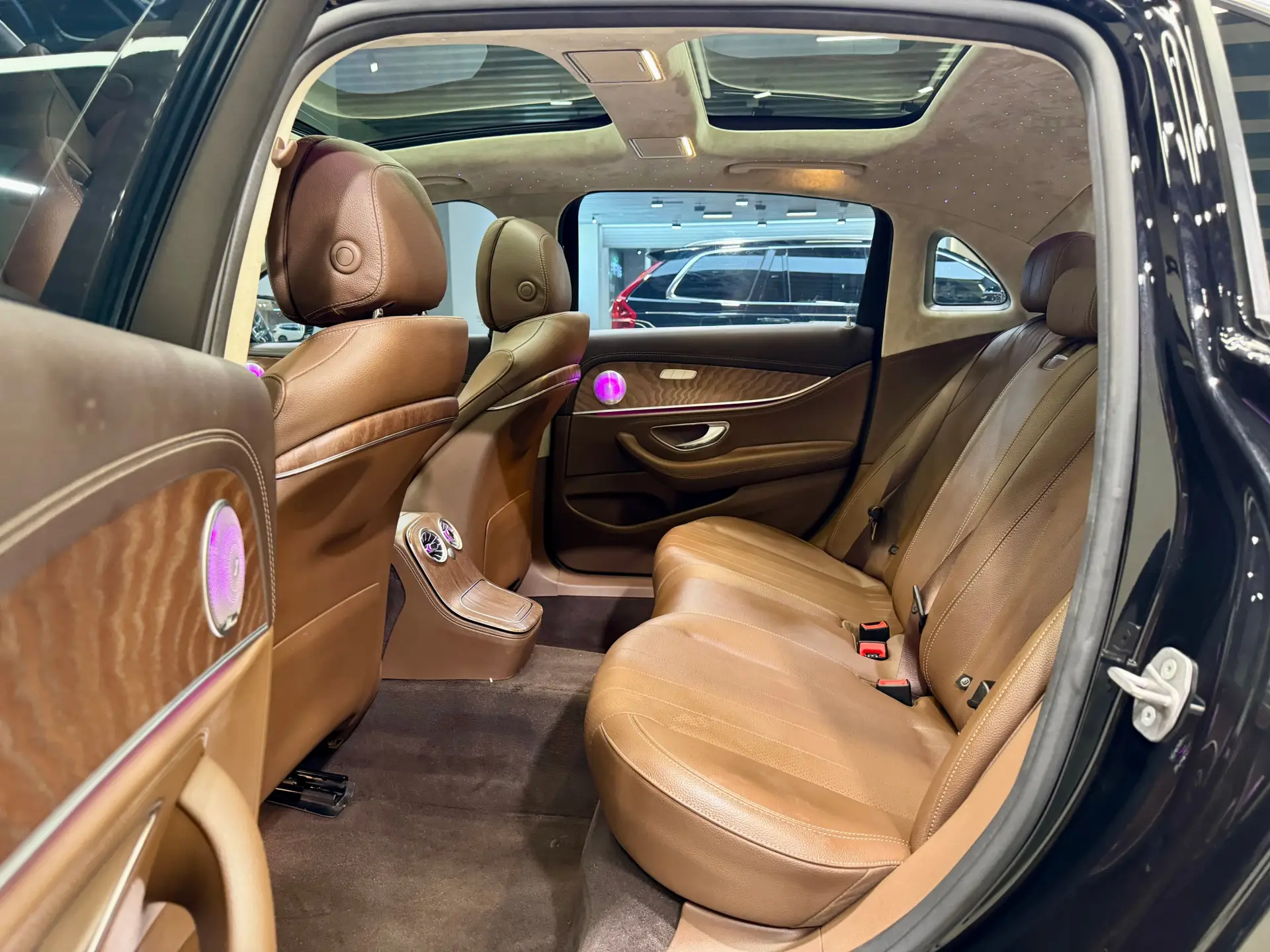 Mercedes-Benz E 300 L, 2022 25