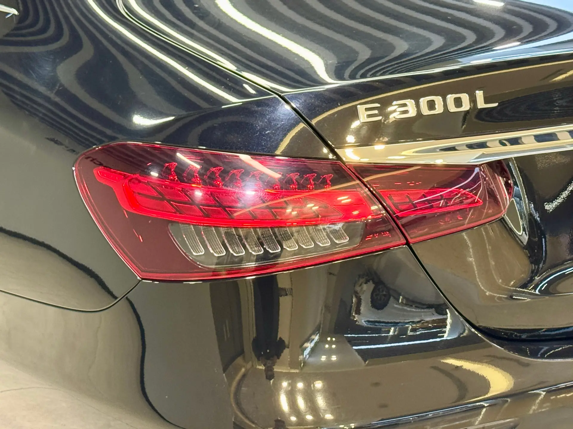 Mercedes-Benz E 300 L, 2022 11