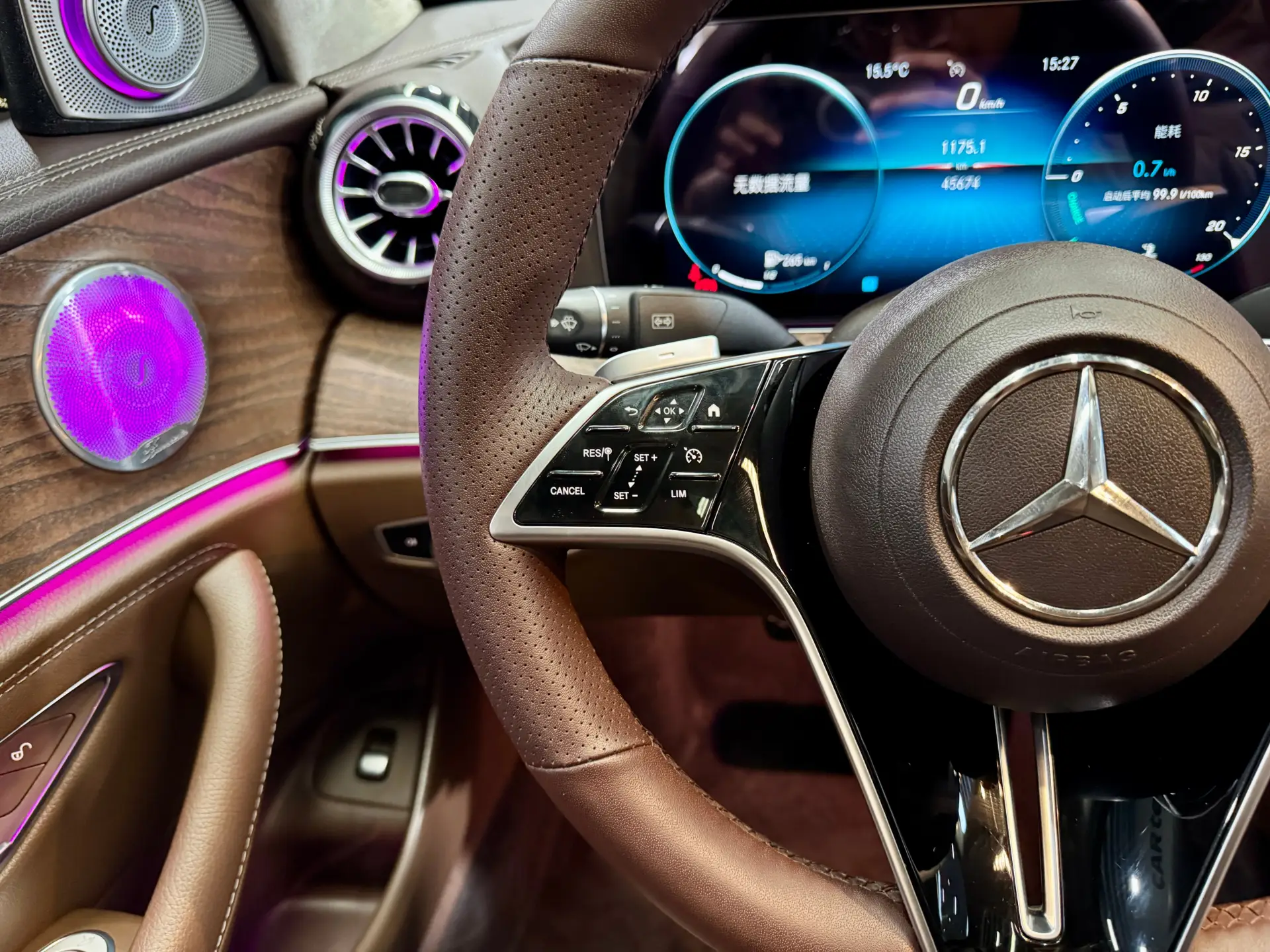 Mercedes-Benz E 300 L, 2022 19