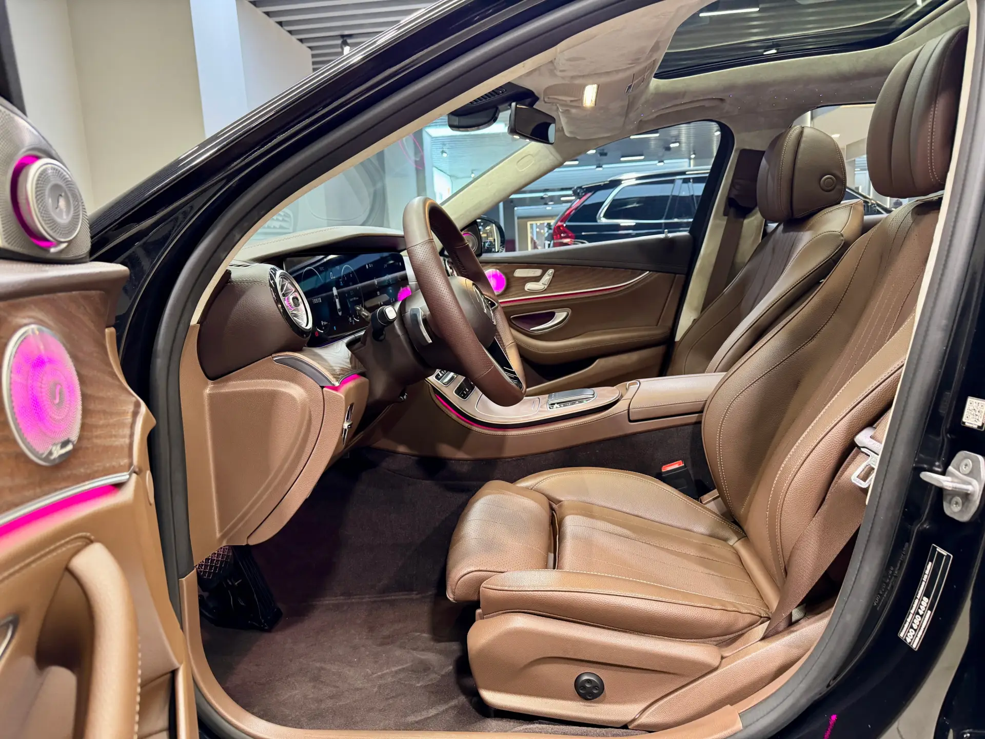 Mercedes-Benz E 300 L, 2022 14