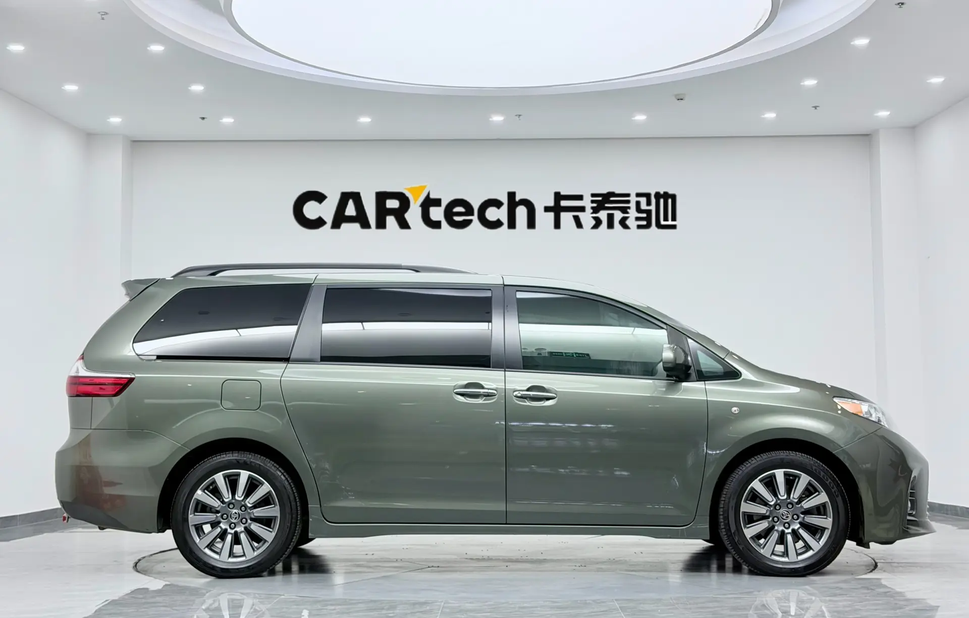 Toyota Sienna, 2020 все фото
