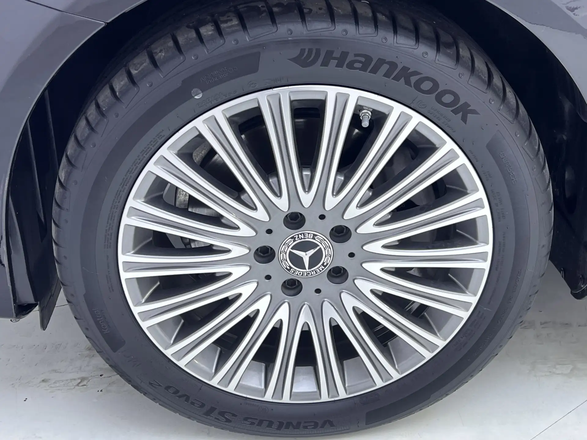 Mercedes-Benz E 300 L, 2023 11