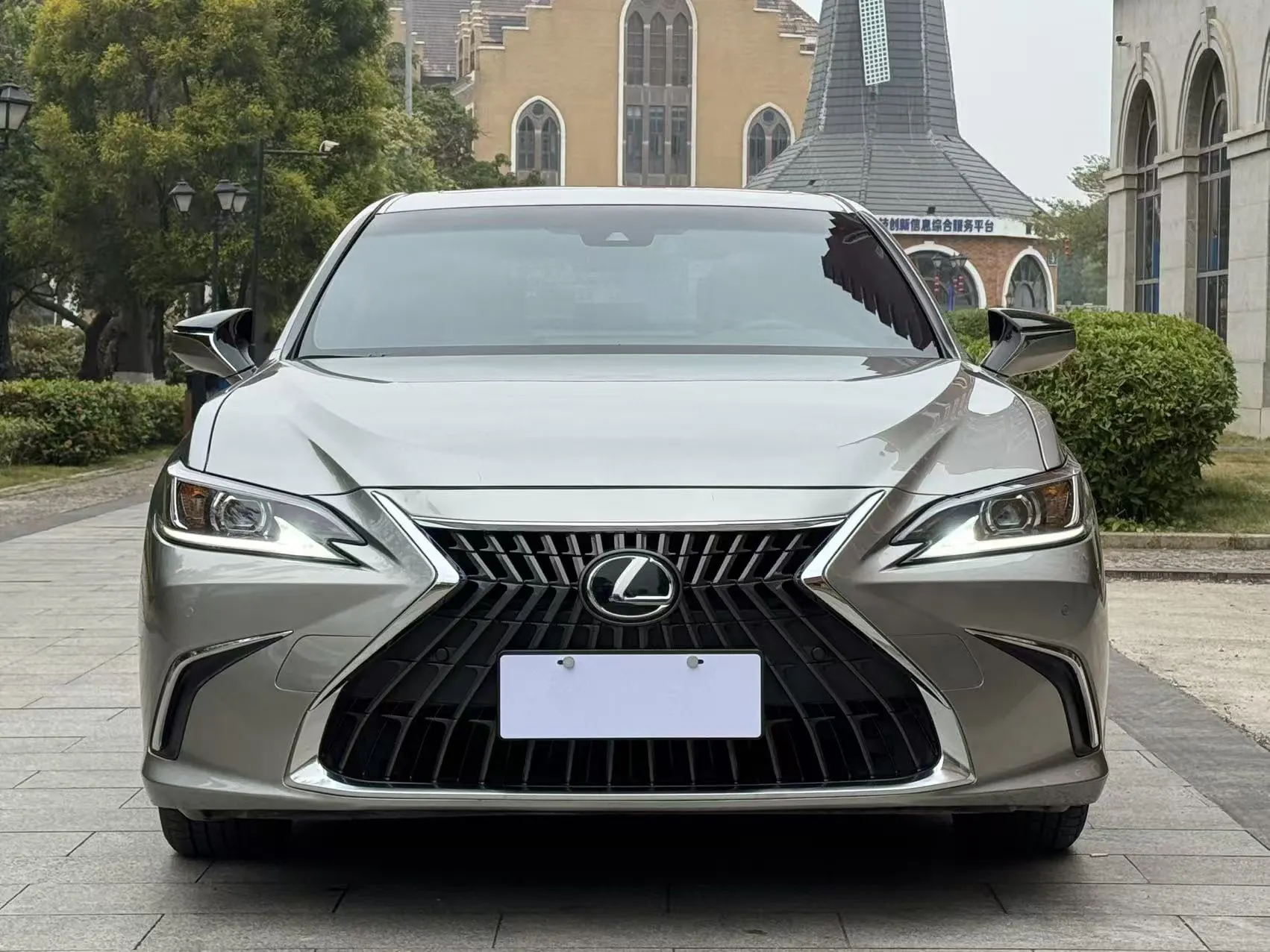 Lexus ES 200, 2024 3