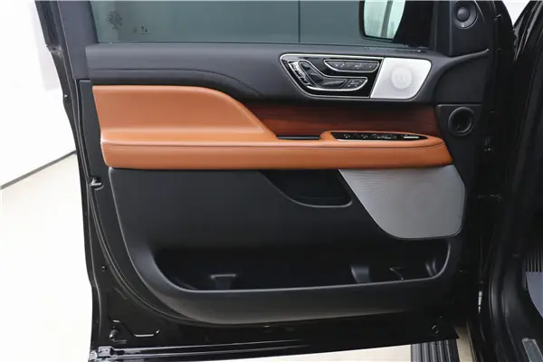 Lincoln Navigator, 2022 10