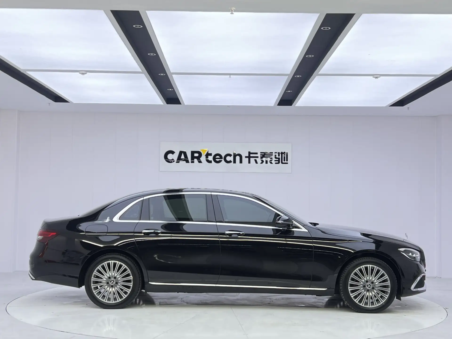 Mercedes-Benz E 300 L, 2023 4