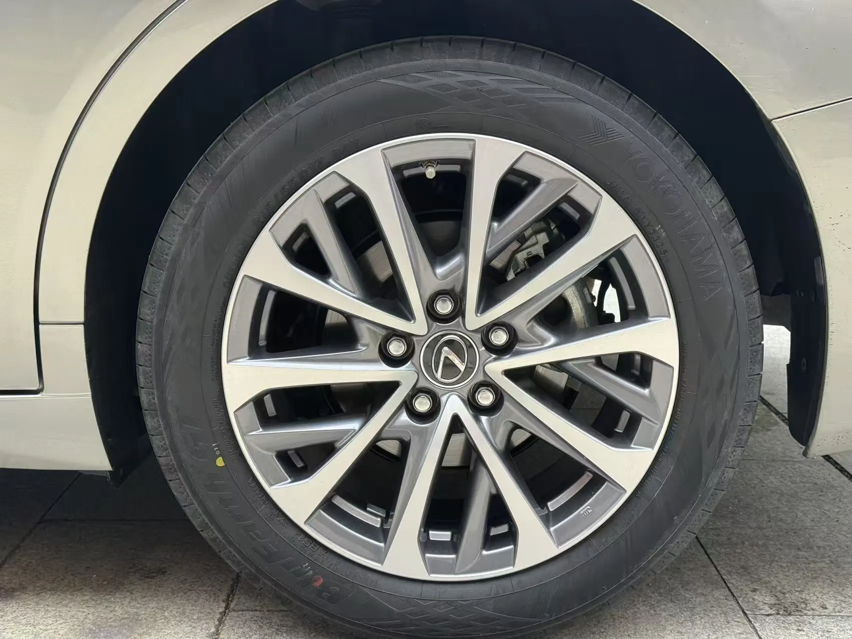 Lexus ES 200, 2024 10