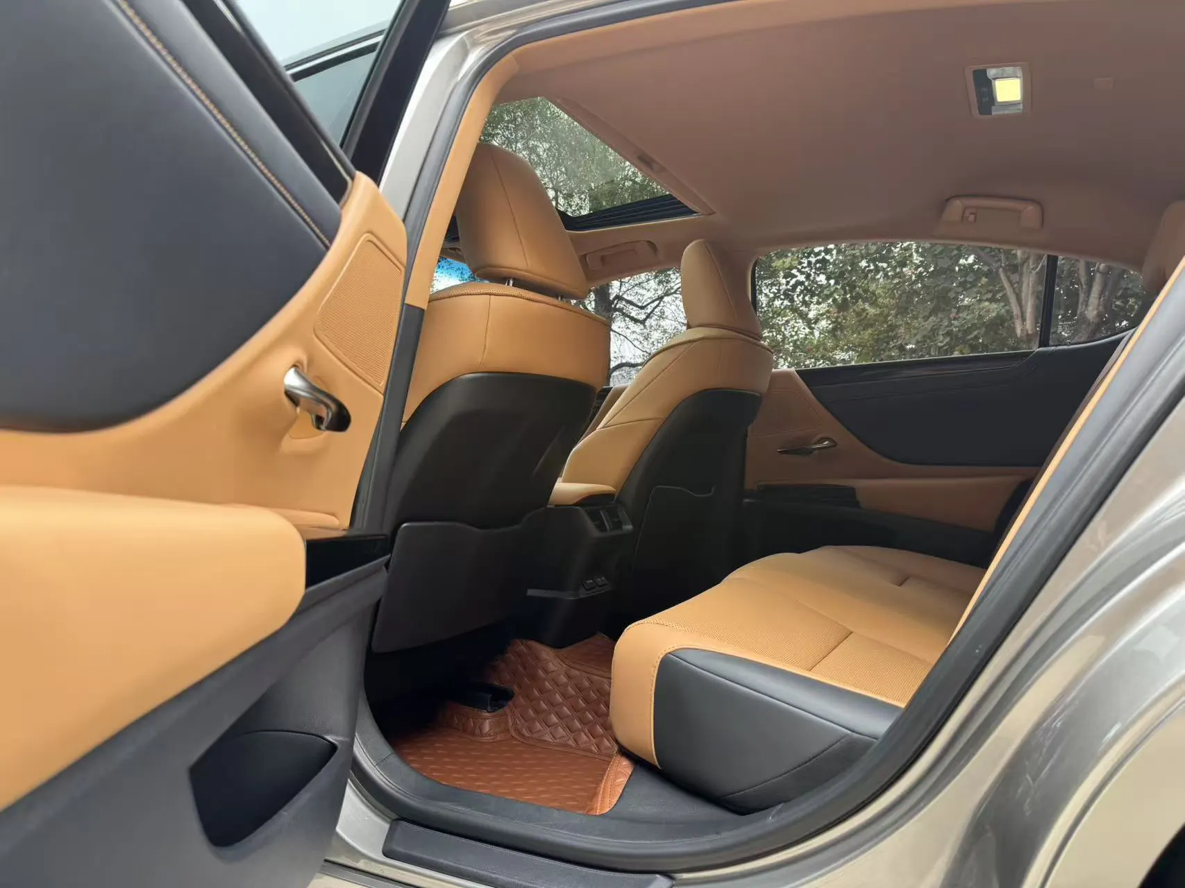 Lexus ES 200, 2024 22