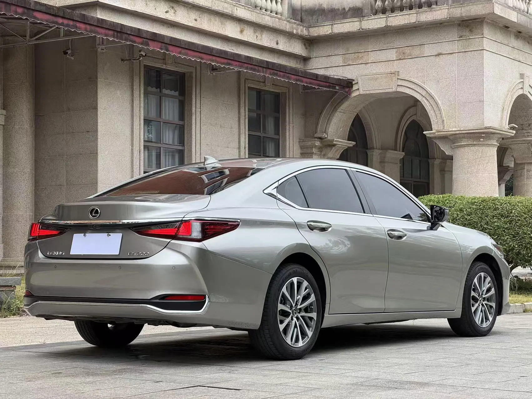 Lexus ES 200, 2024 4