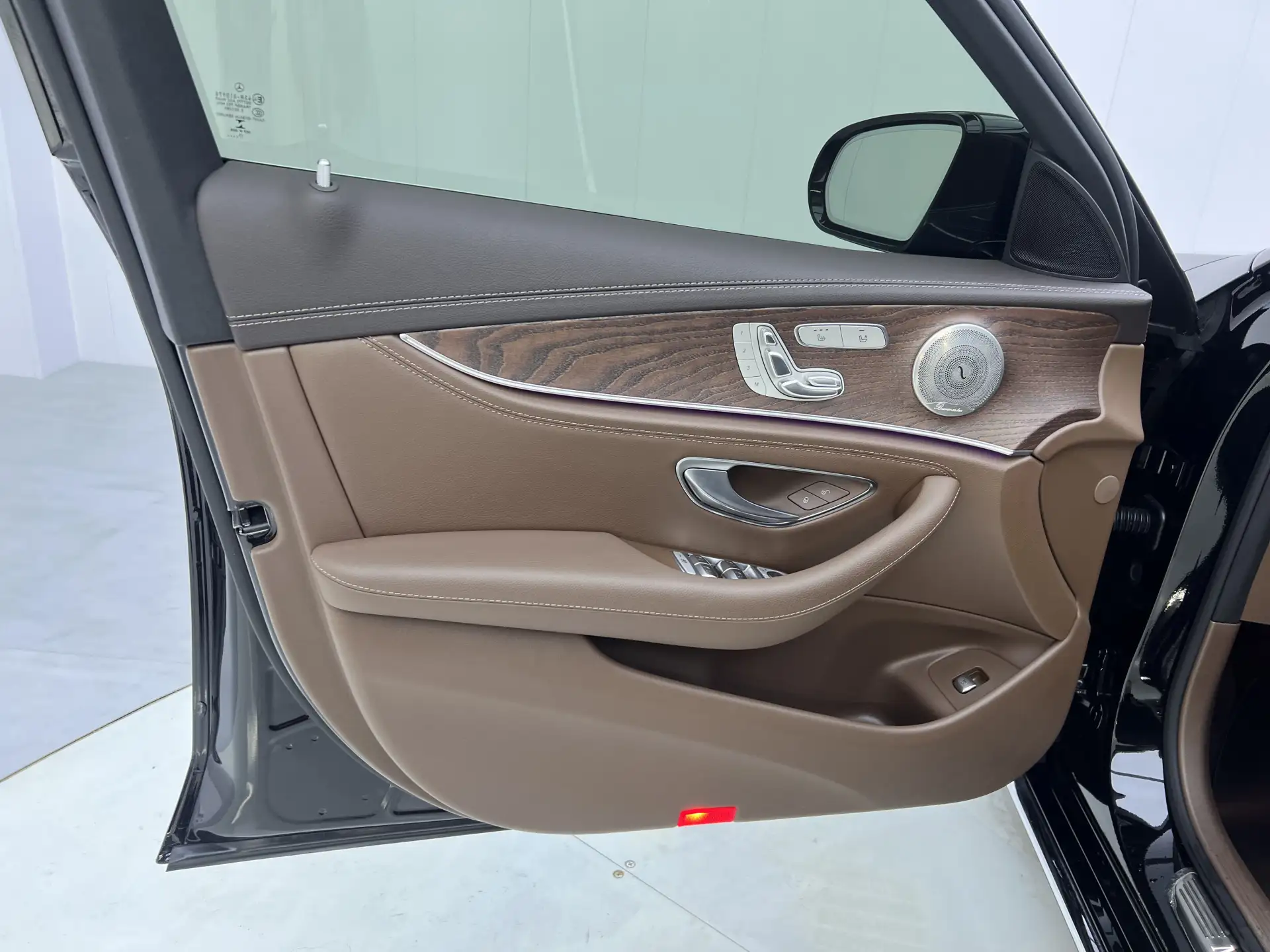 Mercedes-Benz E 300 L, 2023 16