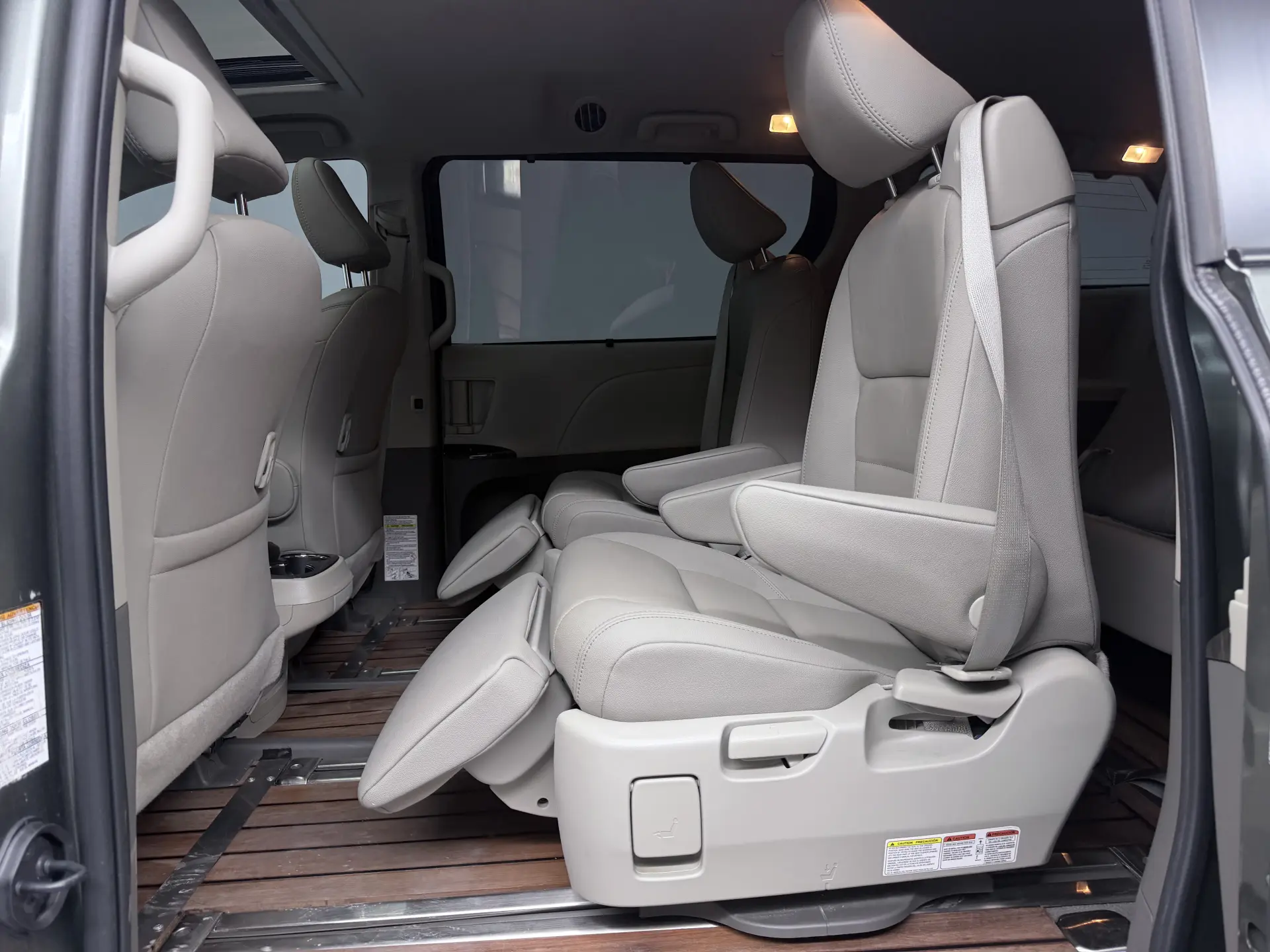 Toyota Sienna, 2020 17