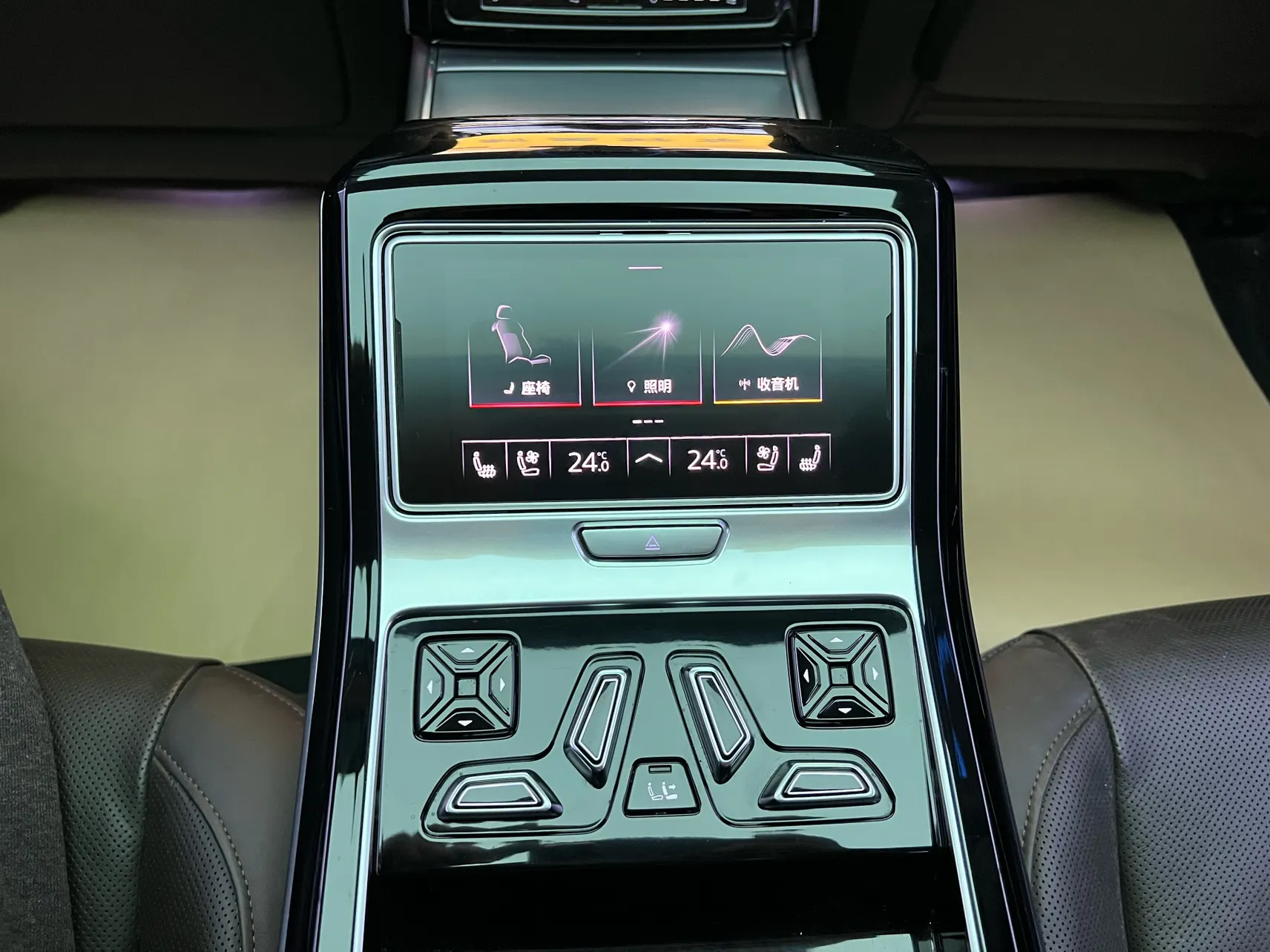 Audi A8L 55 TFSI, 2021 24