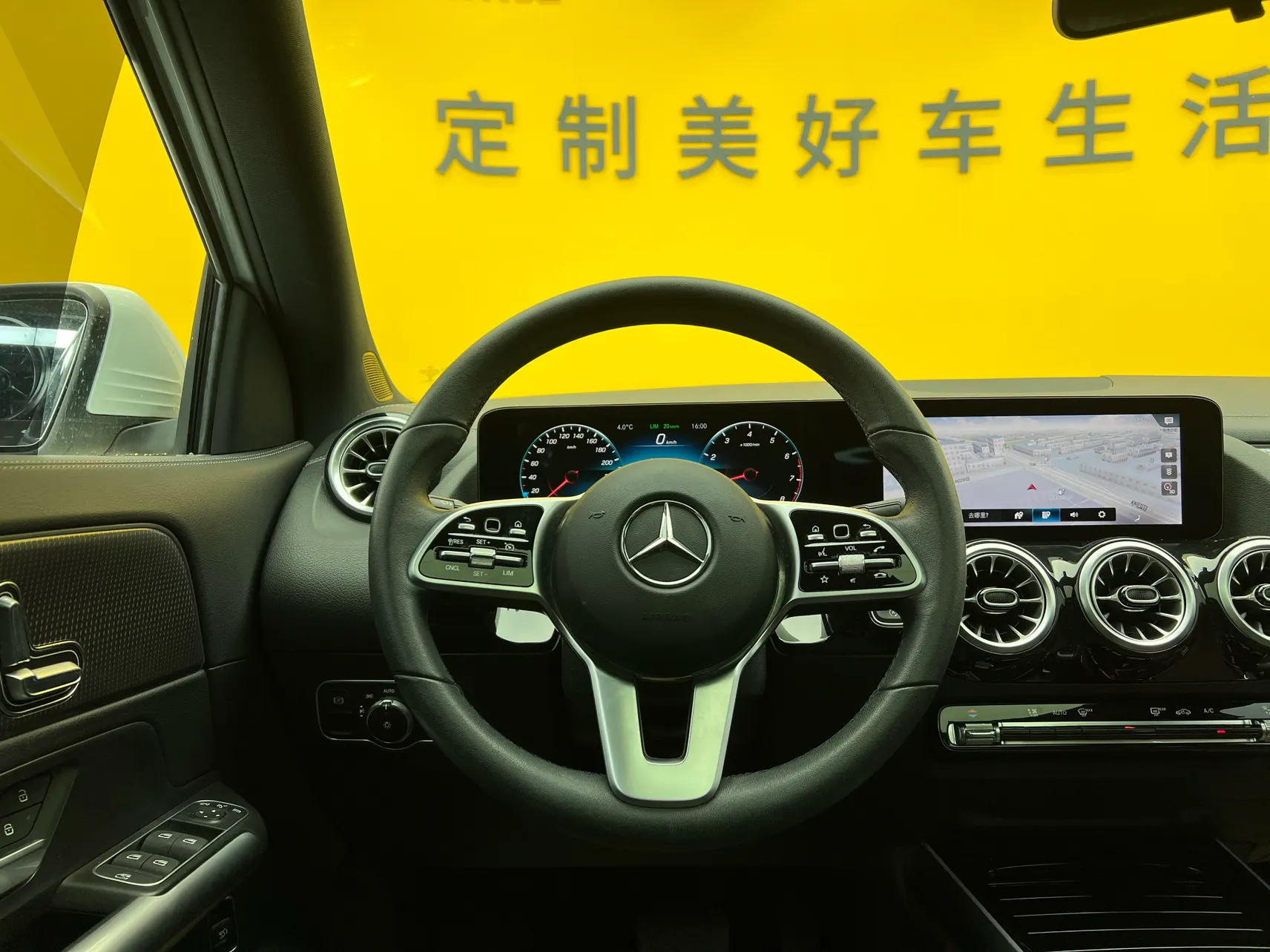 Mercedes-Benz GLA 200, 2022 28