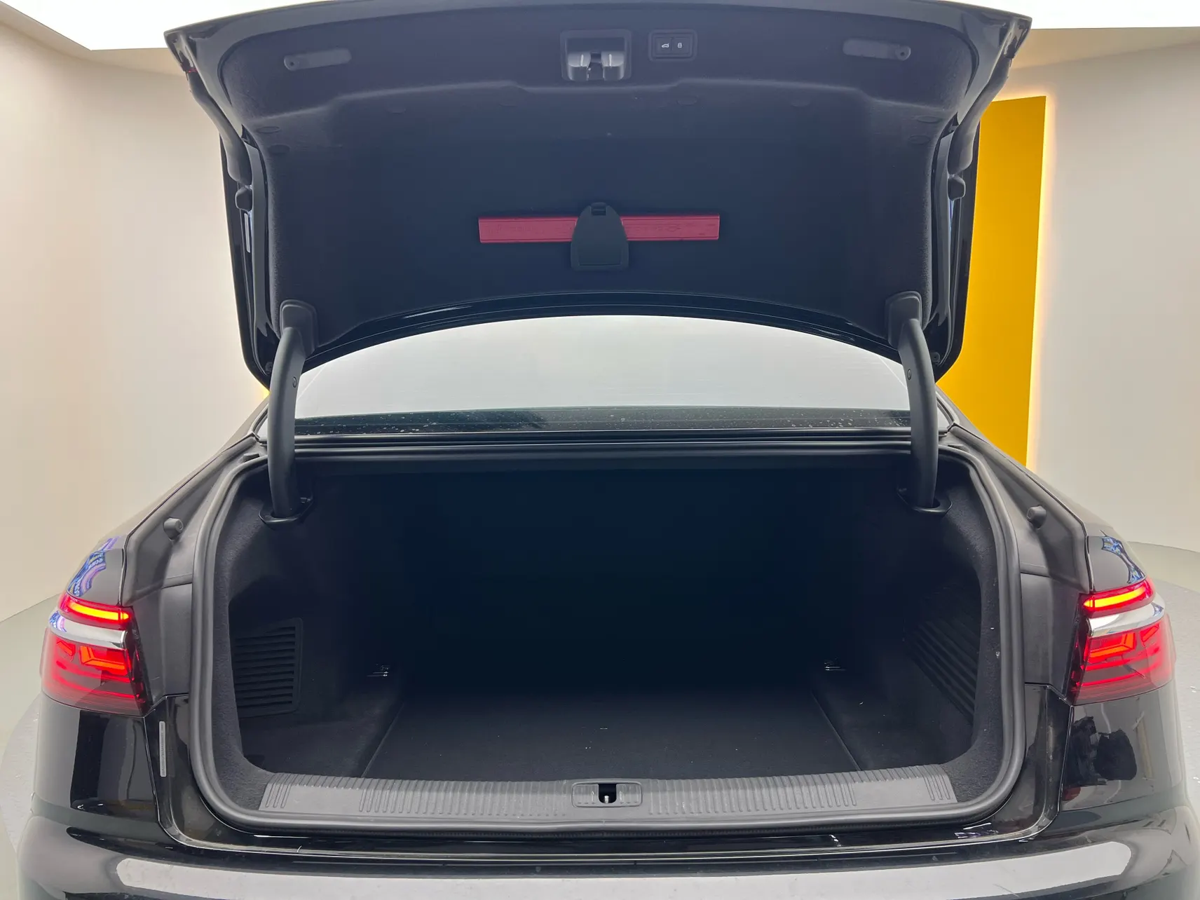 Audi A8L 55 TFSI, 2021 3