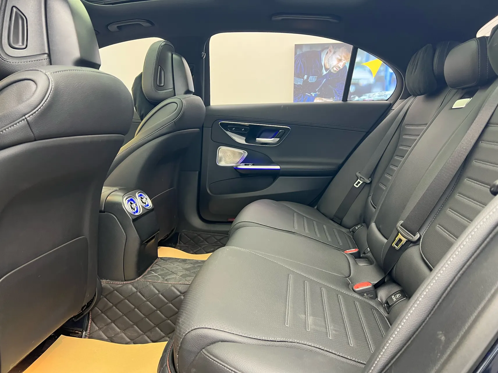 Mercedes-Benz C 260 L, 2024 32