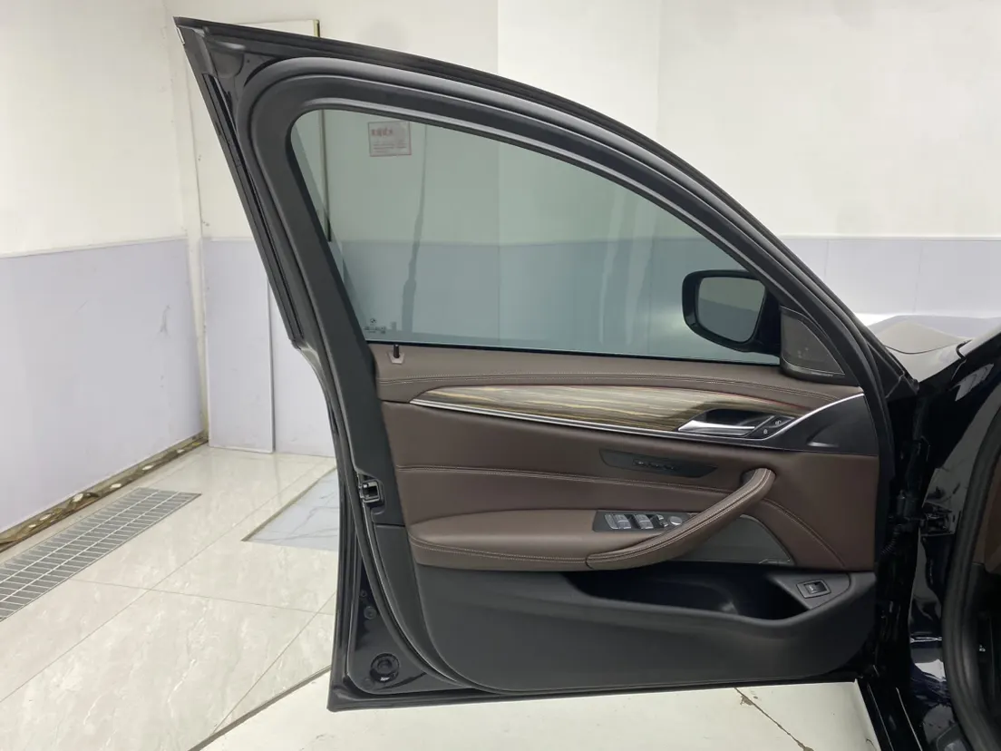 BMW 530Li, 2023 25