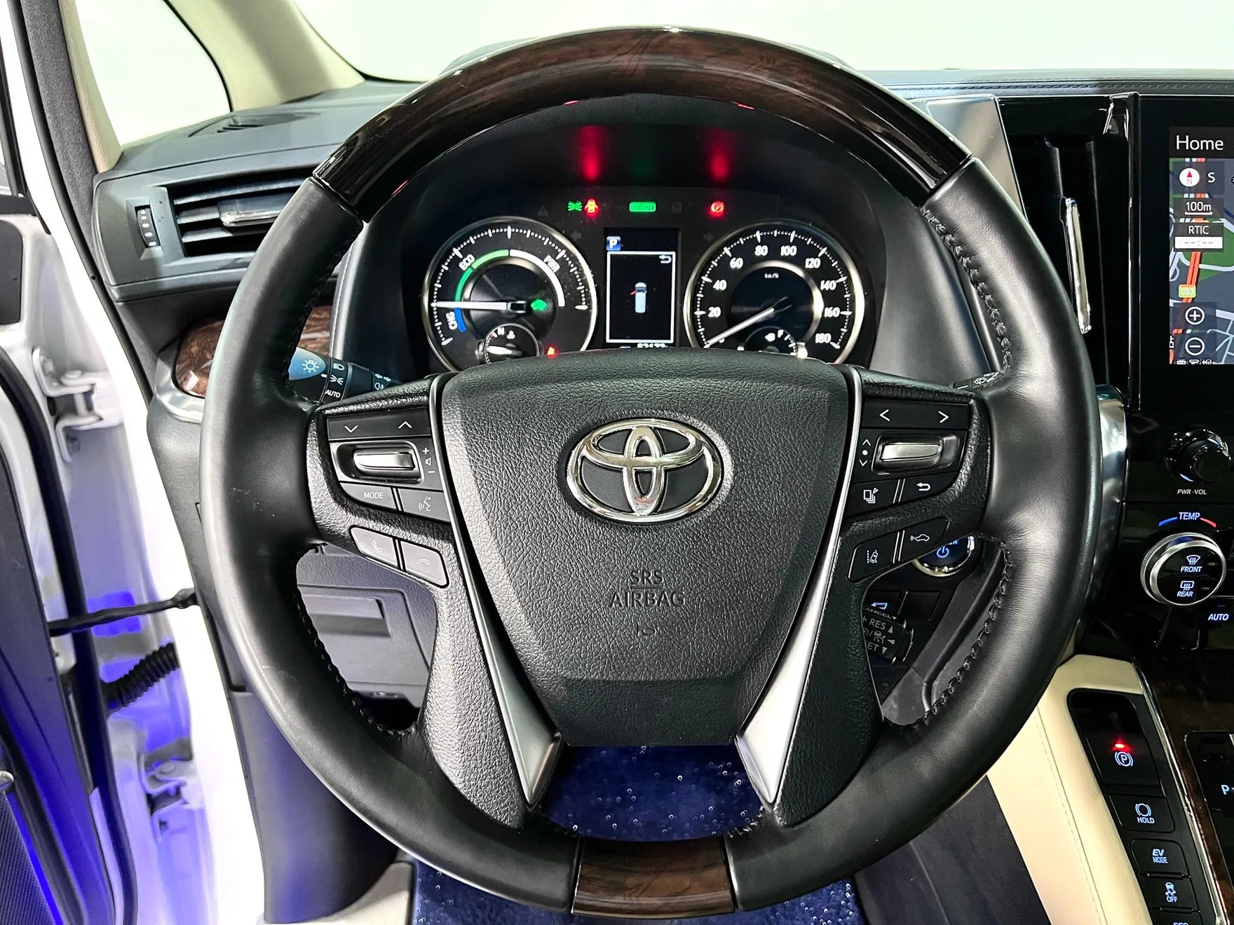 Toyota Alphard, 2023 19
