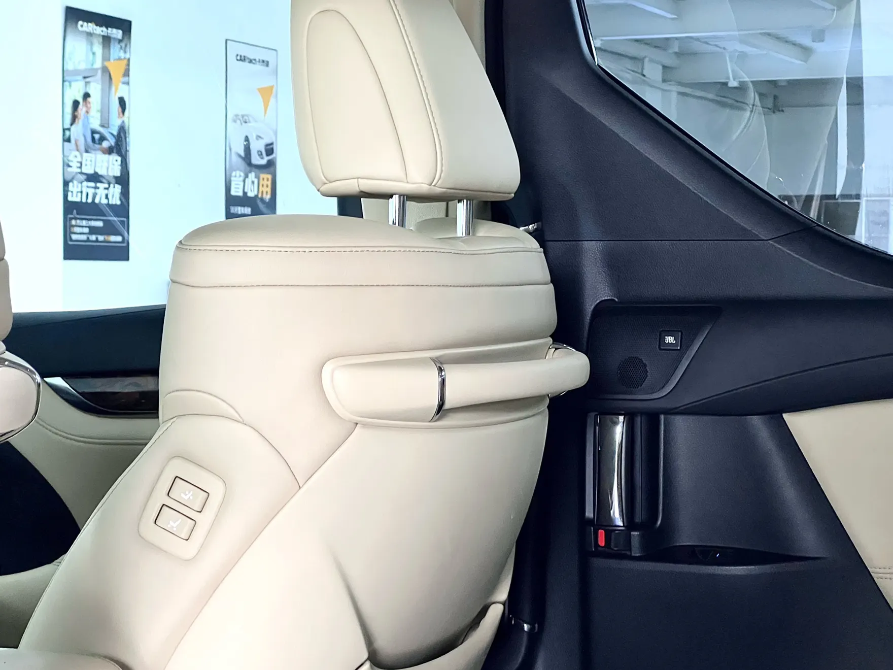 Toyota Alphard, 2023 36