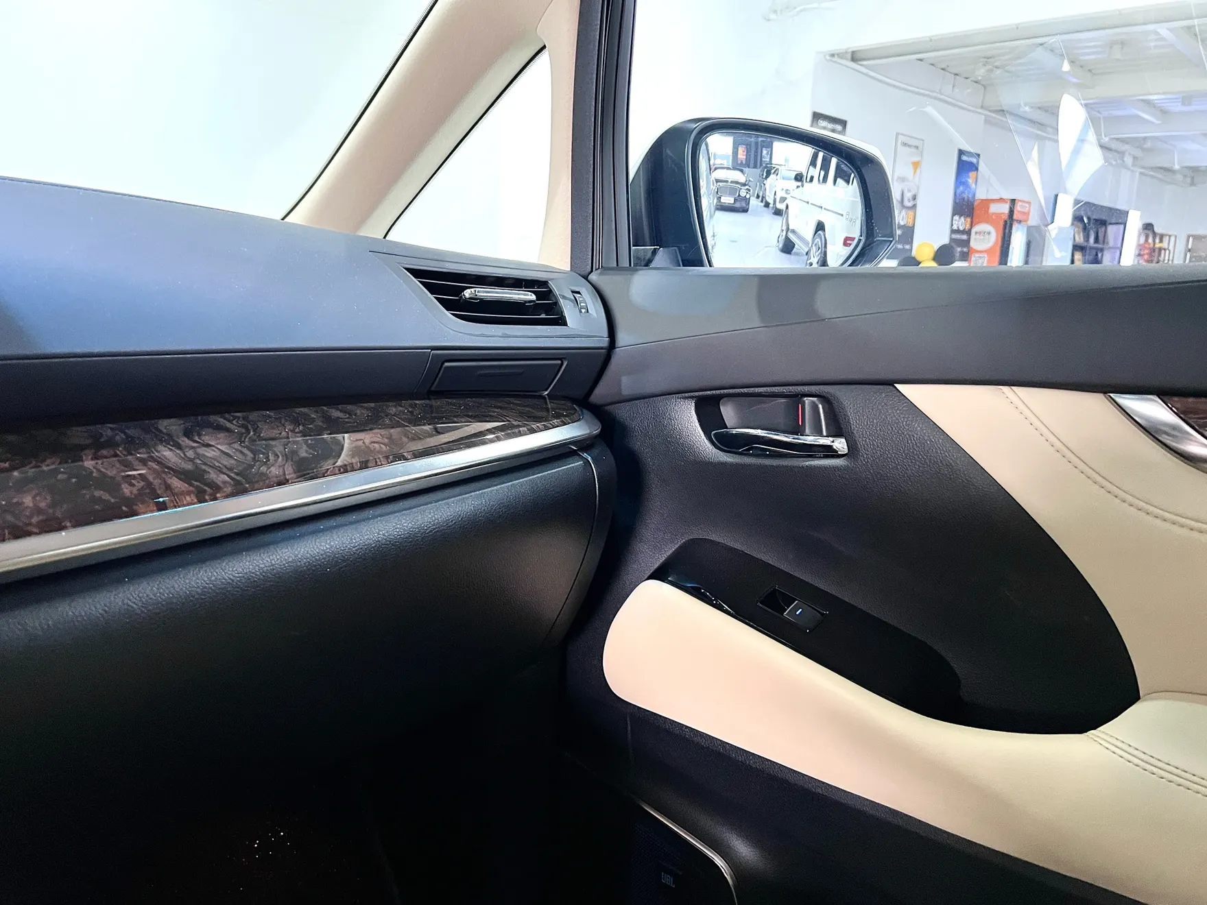 Toyota Alphard, 2023 28