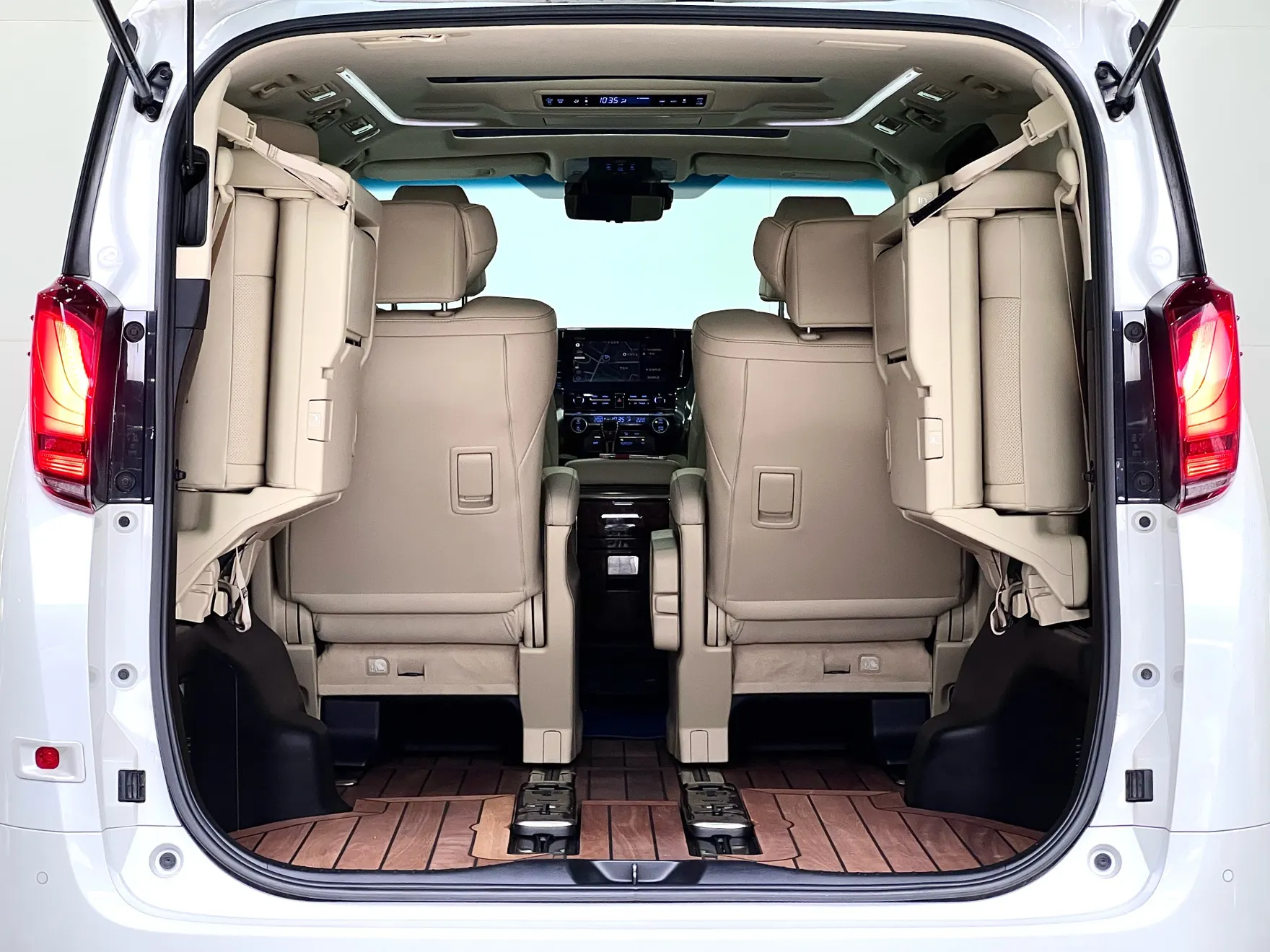 Toyota Alphard, 2023 40