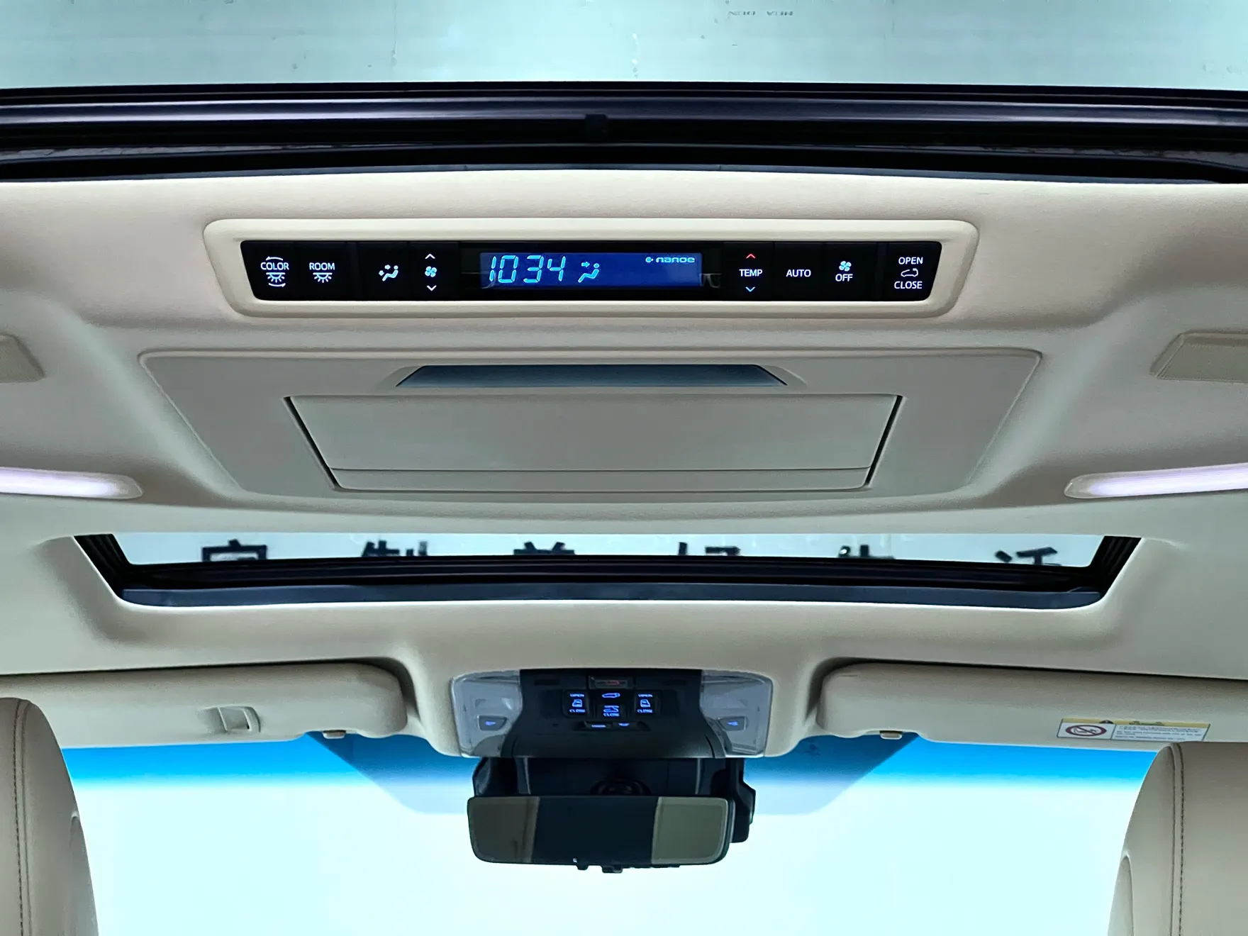 Toyota Alphard, 2023 46