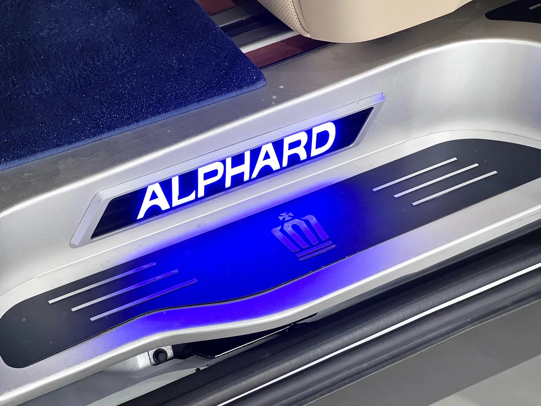 Toyota Alphard, 2023 26