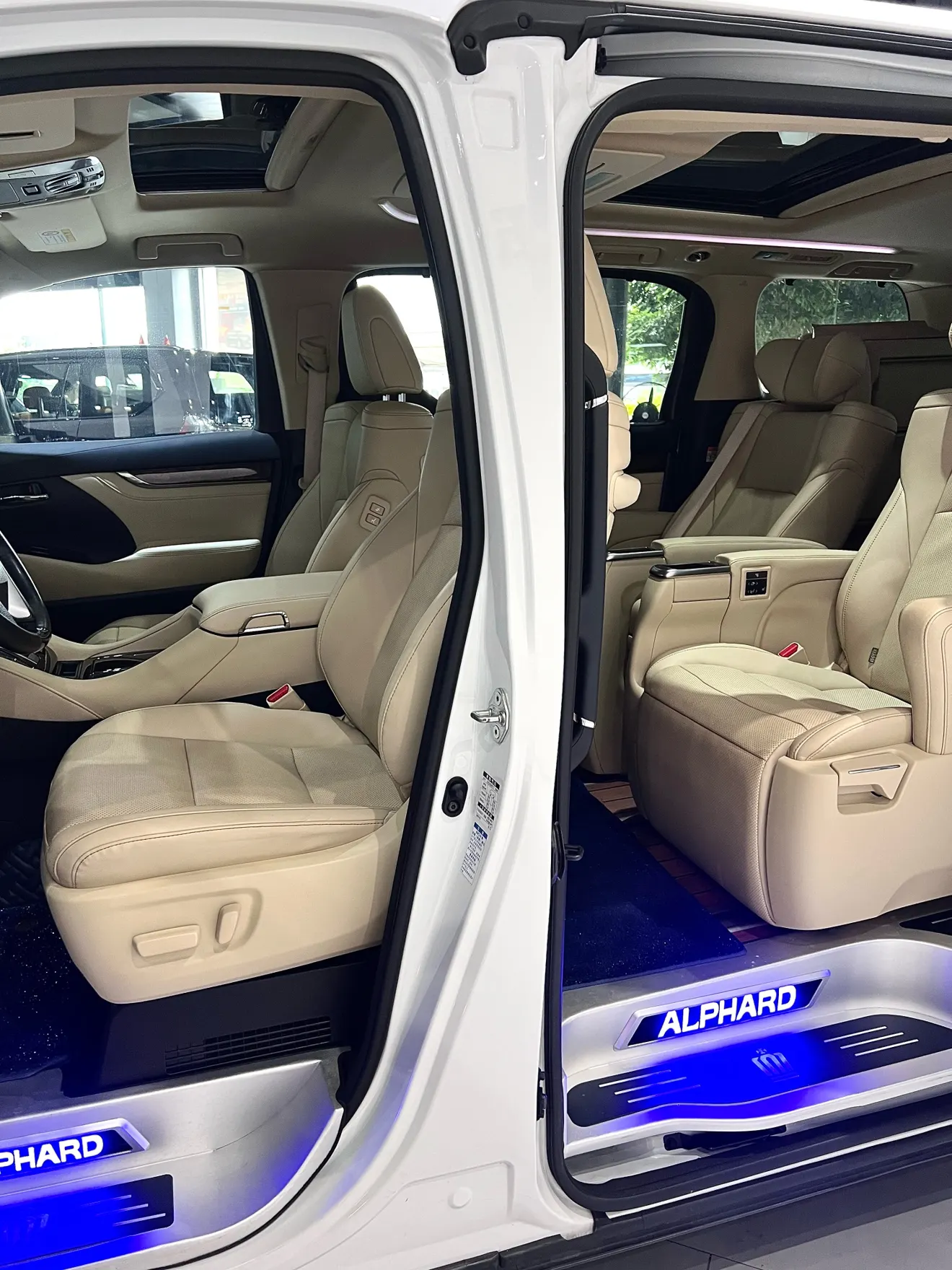 Toyota Alphard, 2023 24