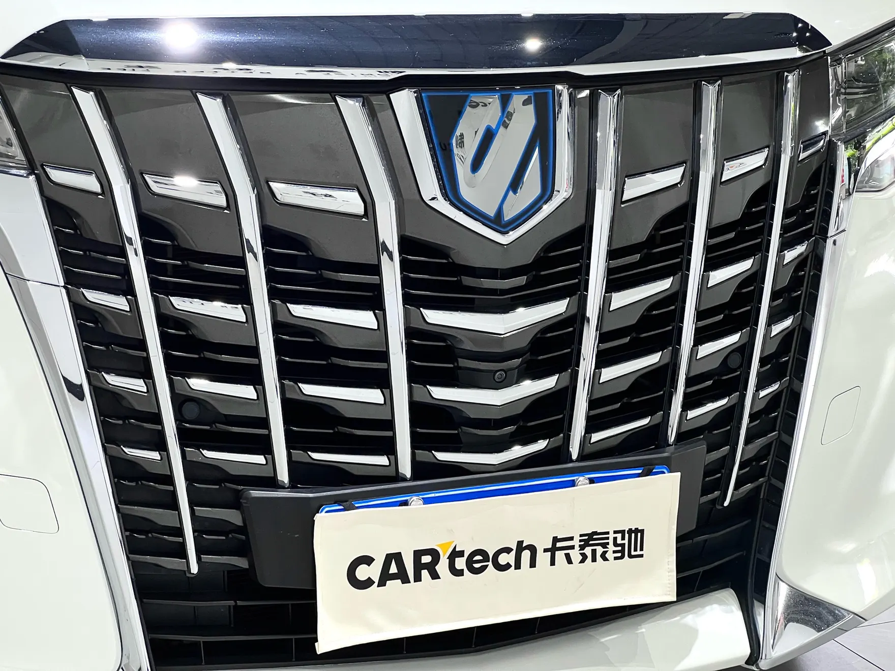 Toyota Alphard, 2023 15