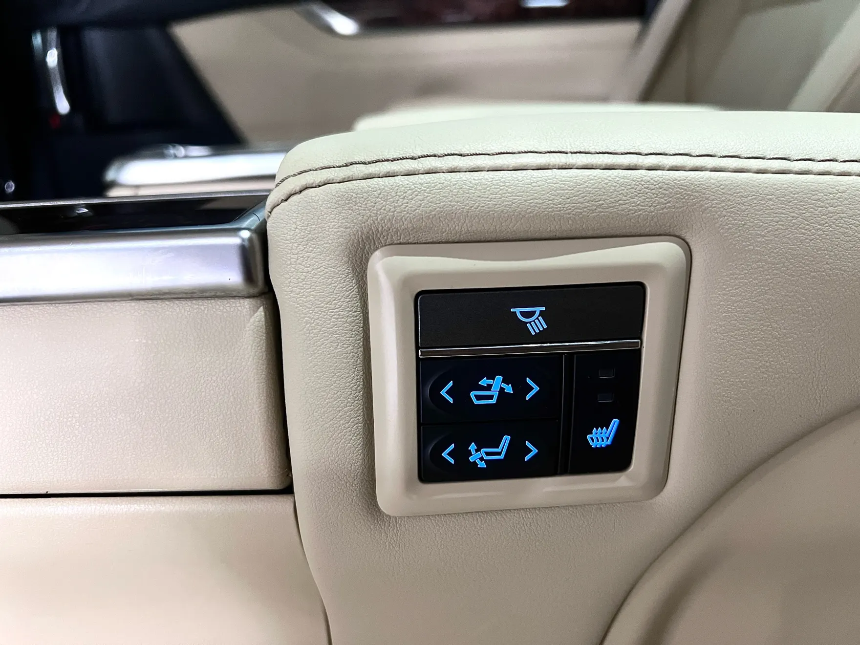 Toyota Alphard, 2023 29