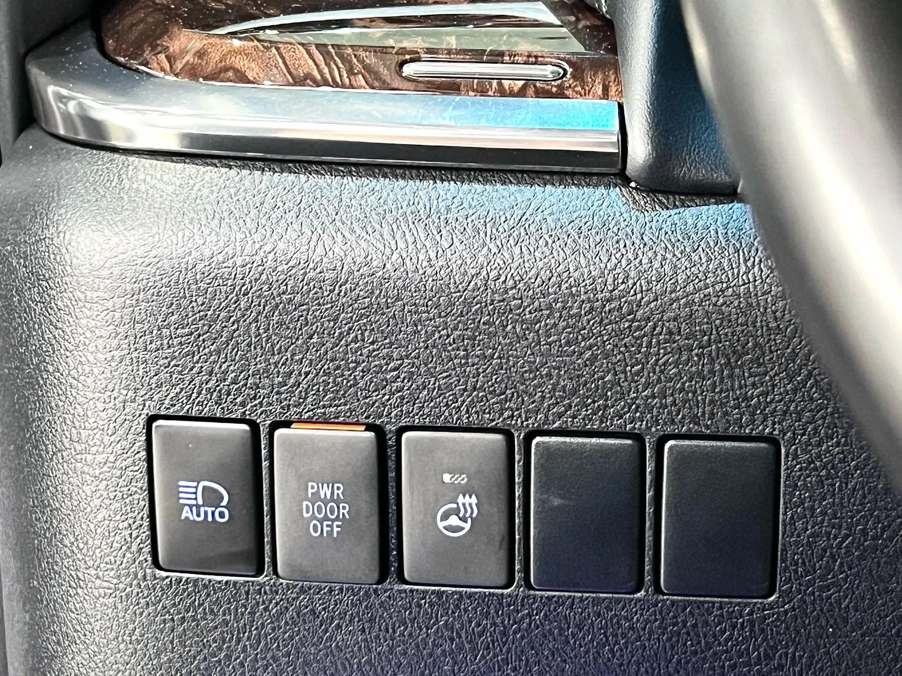 Toyota Alphard, 2023 27