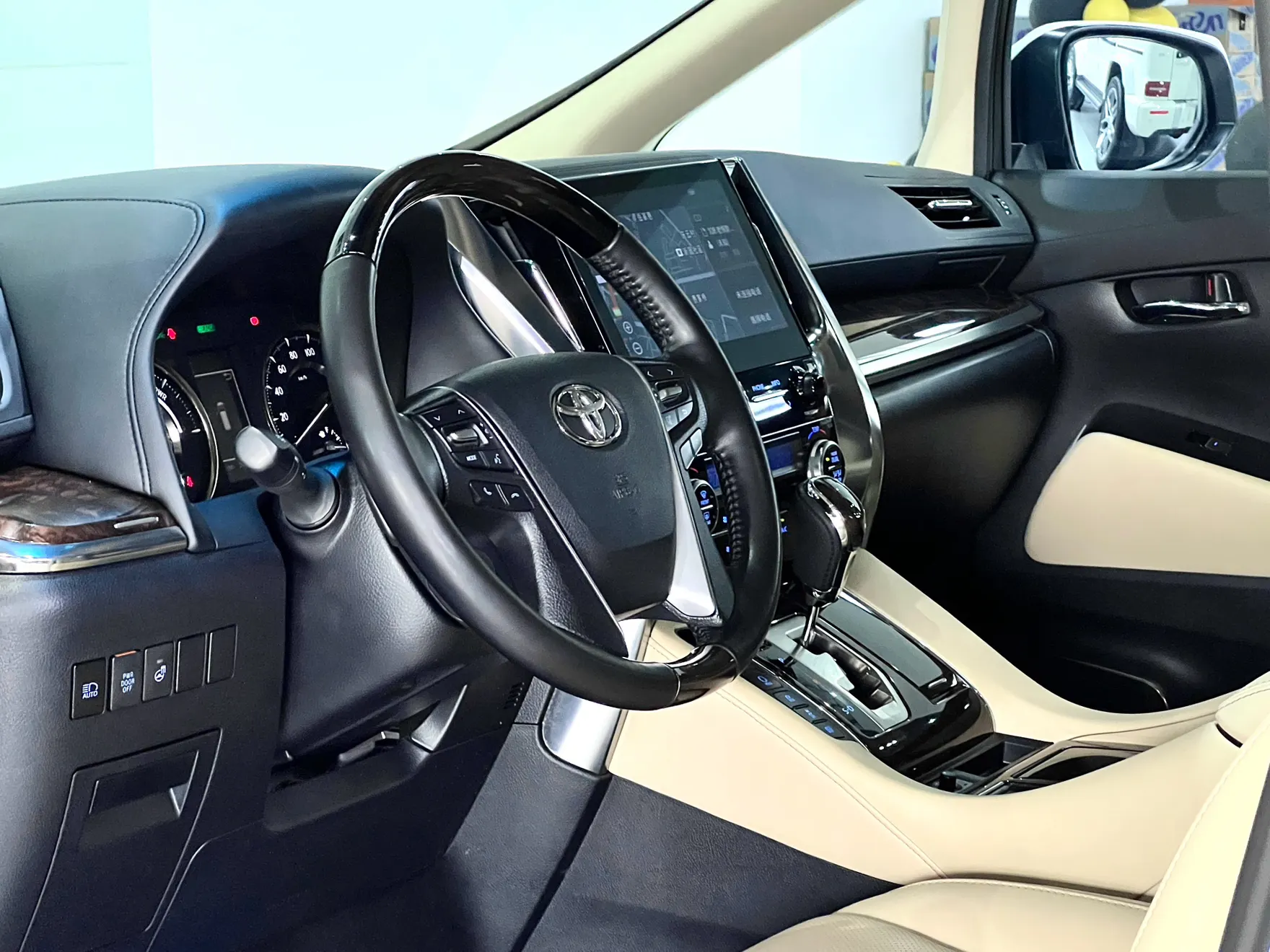 Toyota Alphard, 2023 22