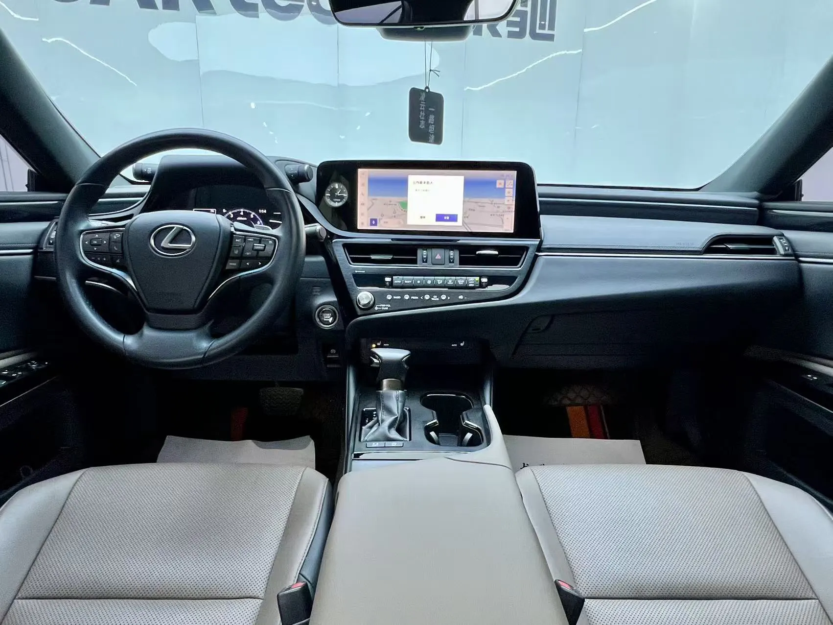 Lexus ES 200, 2024 9