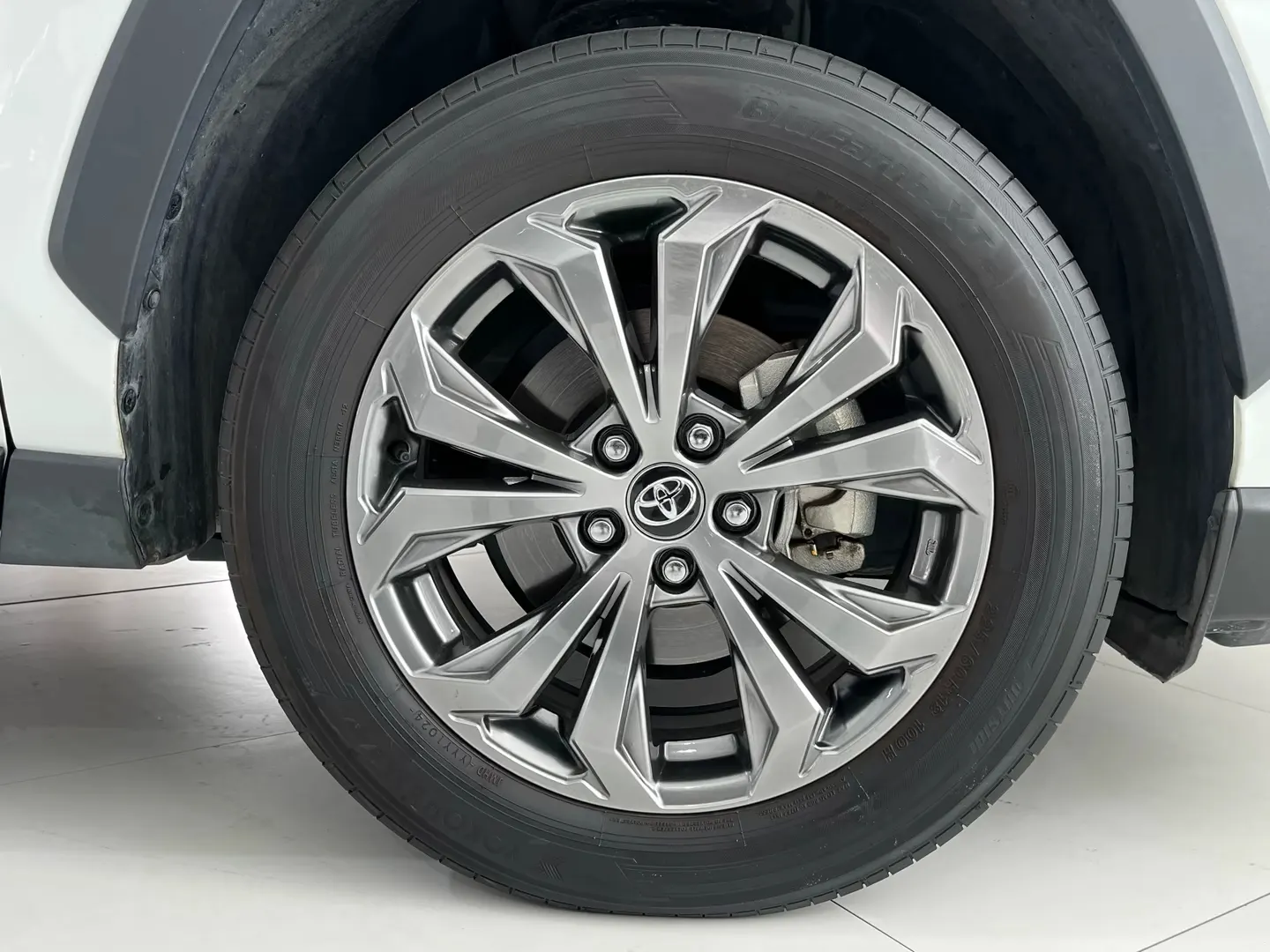 Toyota RAV4, 2024 10