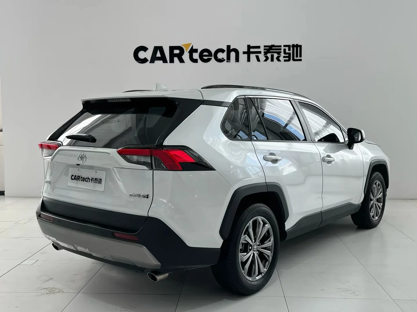 Toyota RAV4, 2024 4