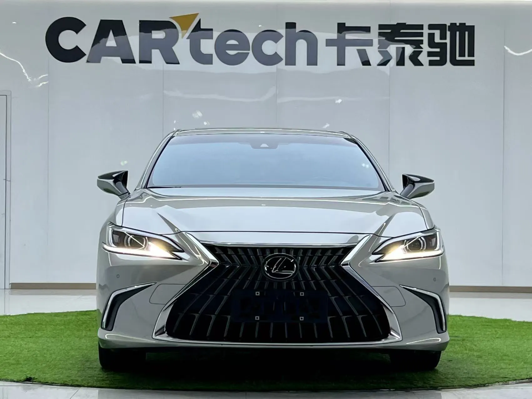 Lexus ES 200, 2024 2