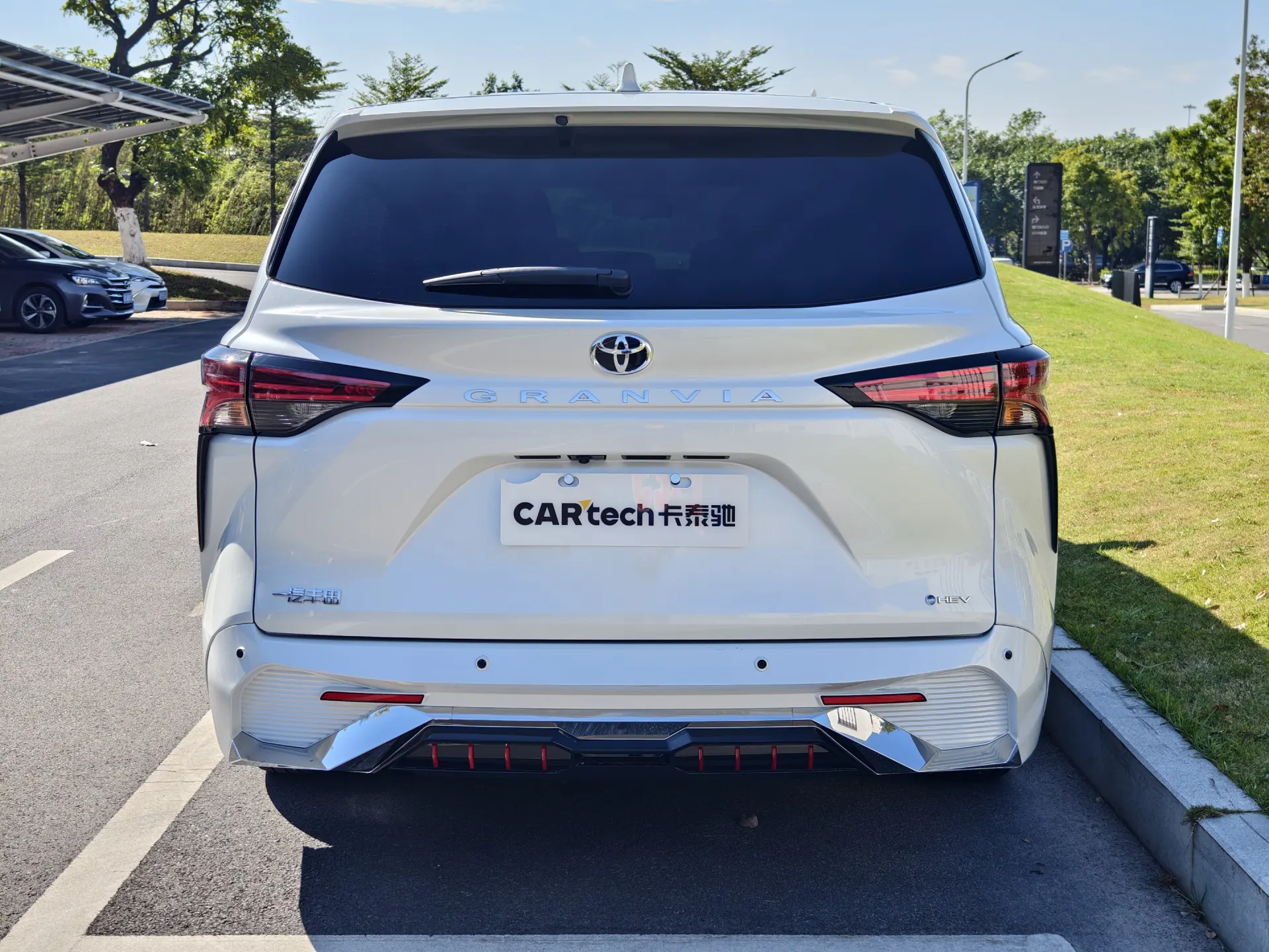 Toyota Granvia, 2024 4