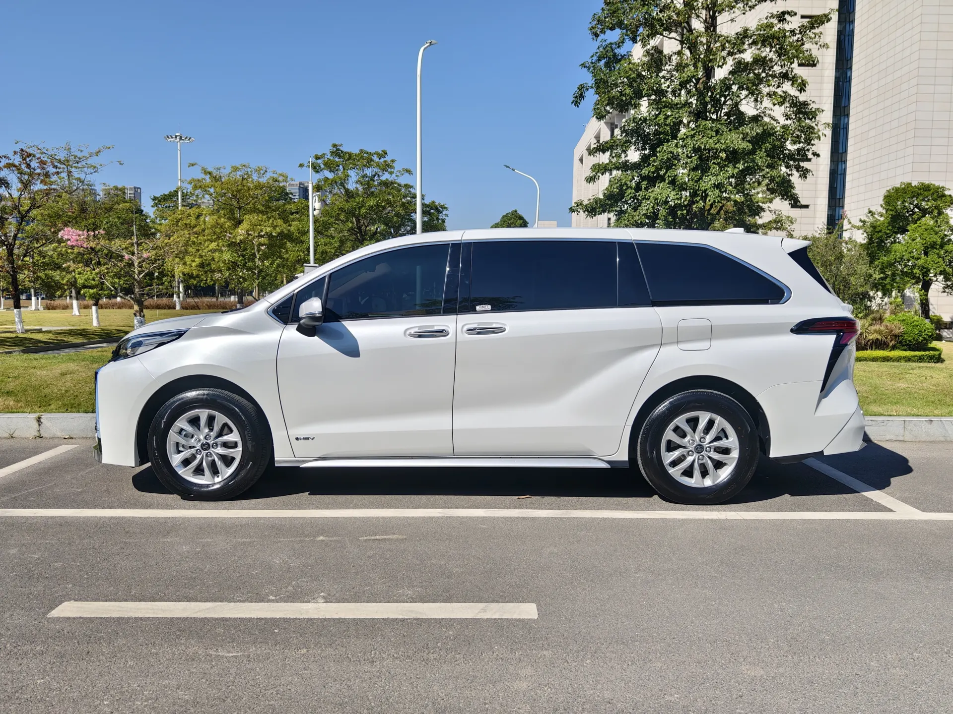 Toyota Granvia, 2024 все фото