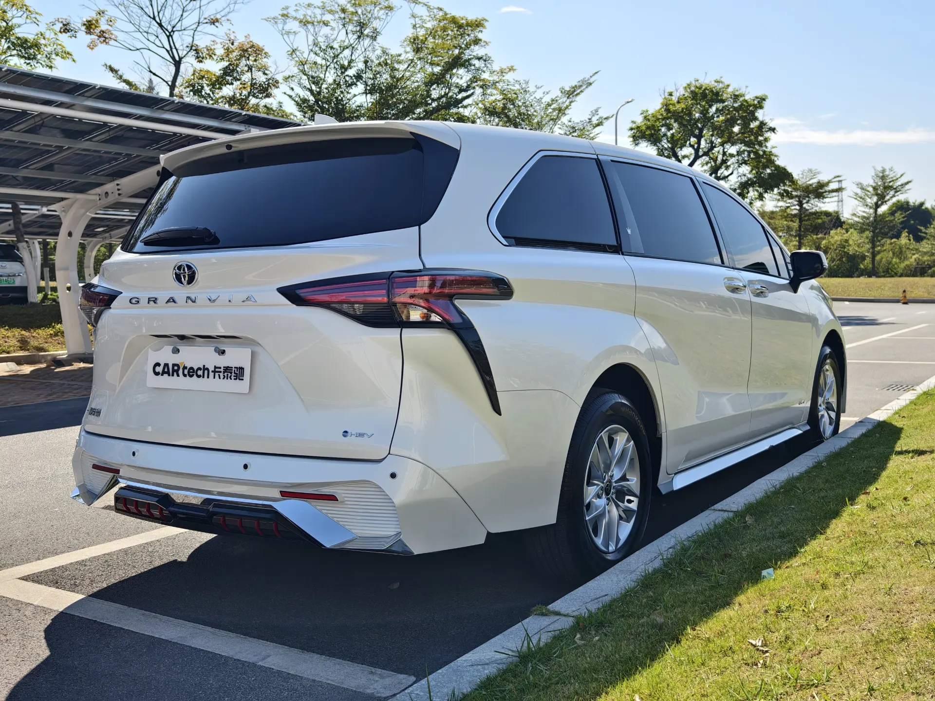 Toyota Granvia, 2024 3