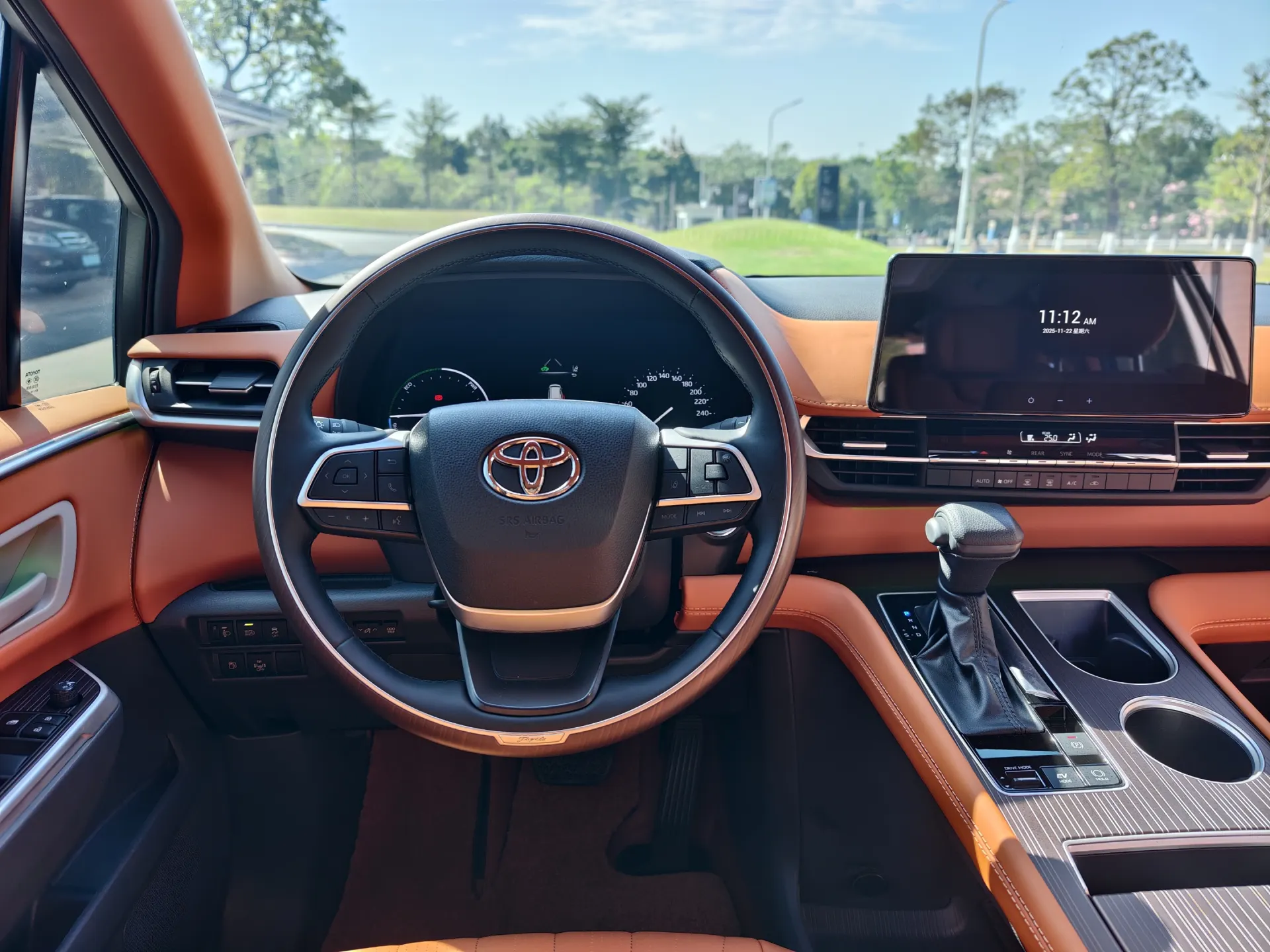 Toyota Granvia, 2024 28