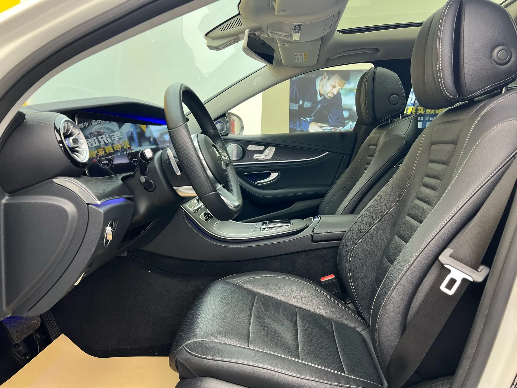 Mercedes-Benz E 300 L, 2019 18