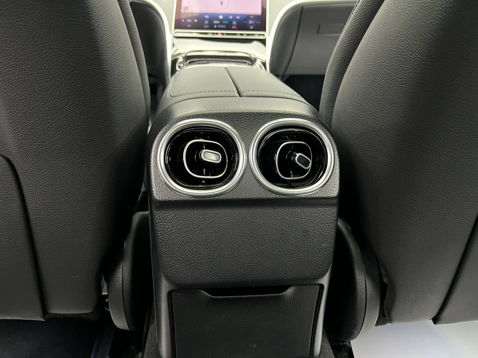 Mercedes-Benz C 200 L, 2024 27
