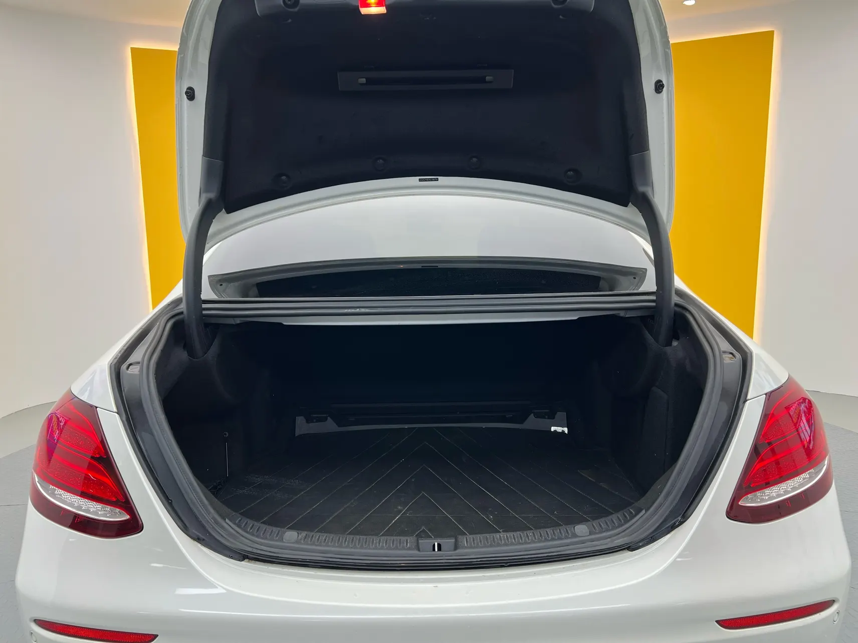 Mercedes-Benz E 260 L, 2019 11
