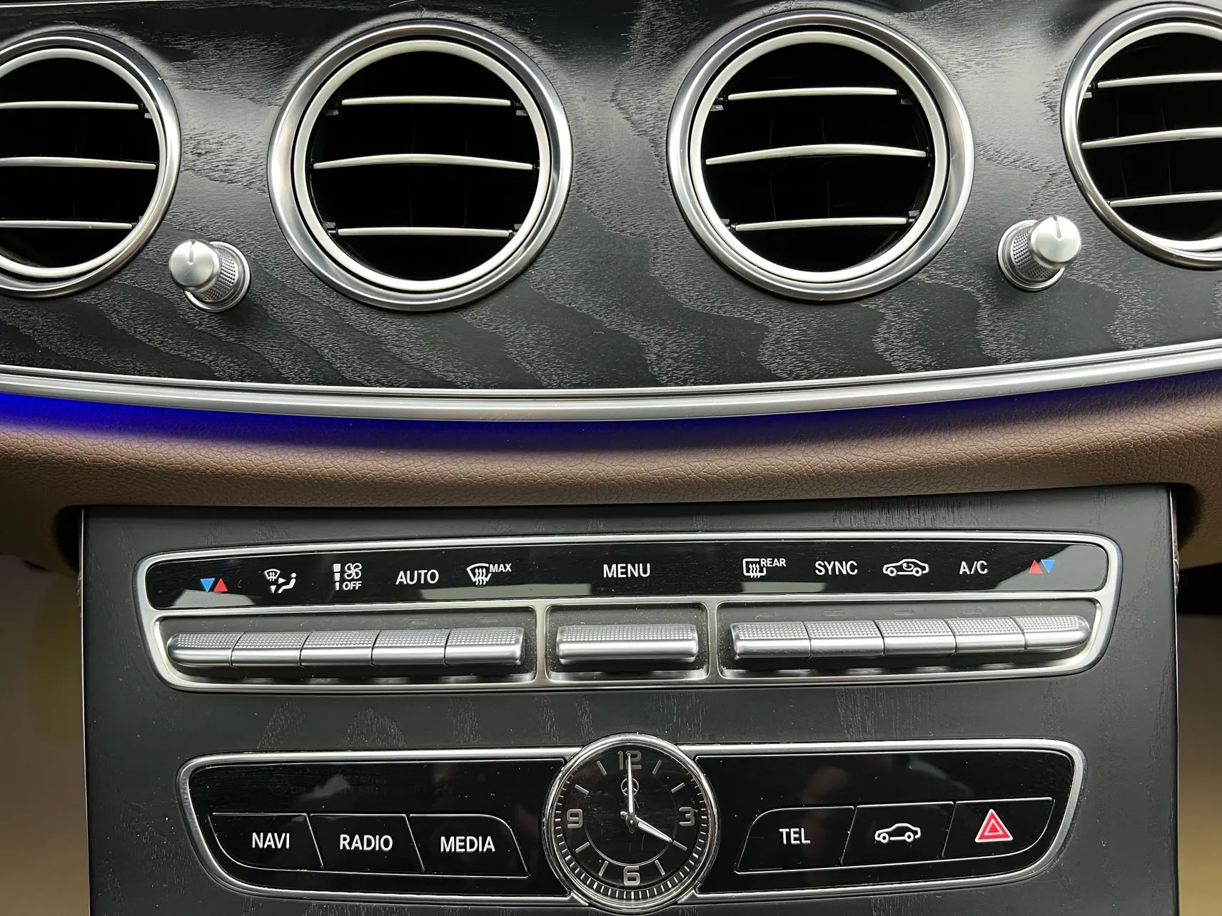 Mercedes-Benz E 260 L, 2019 25