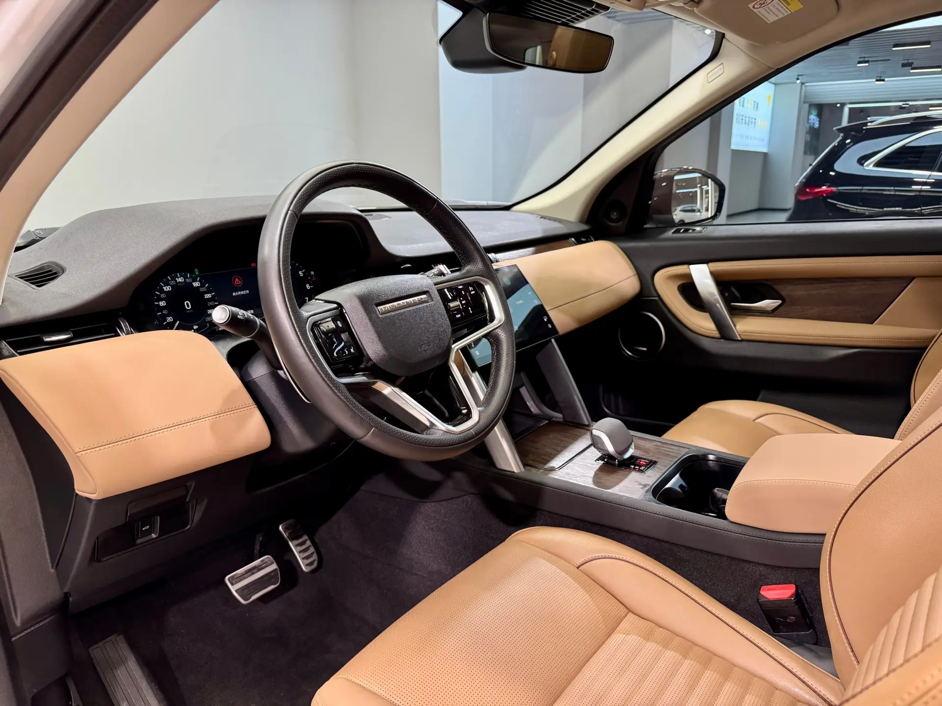 Land Rover Discovery Sport, 2025 14