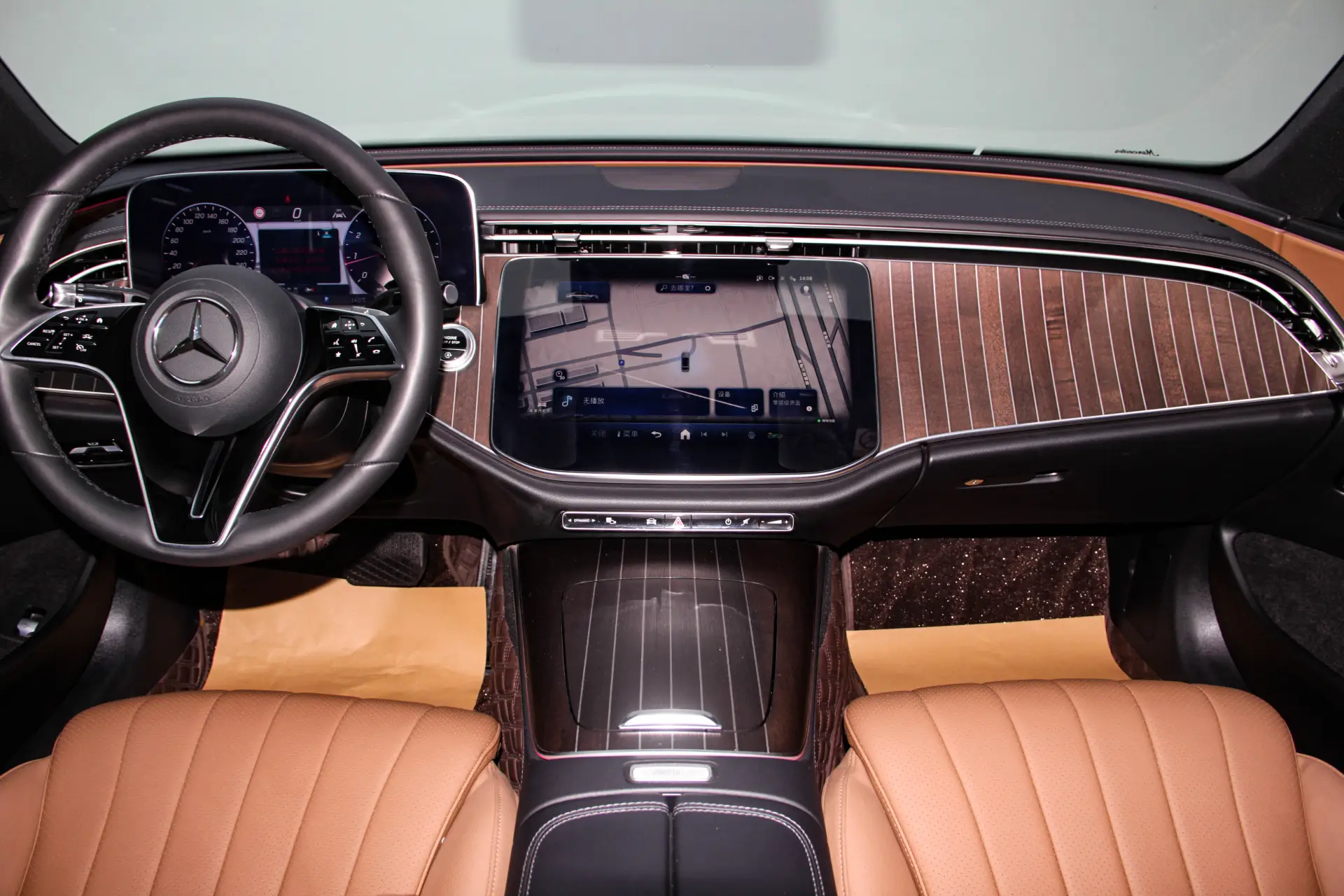 Mercedes-Benz E 300 L, 2024 14