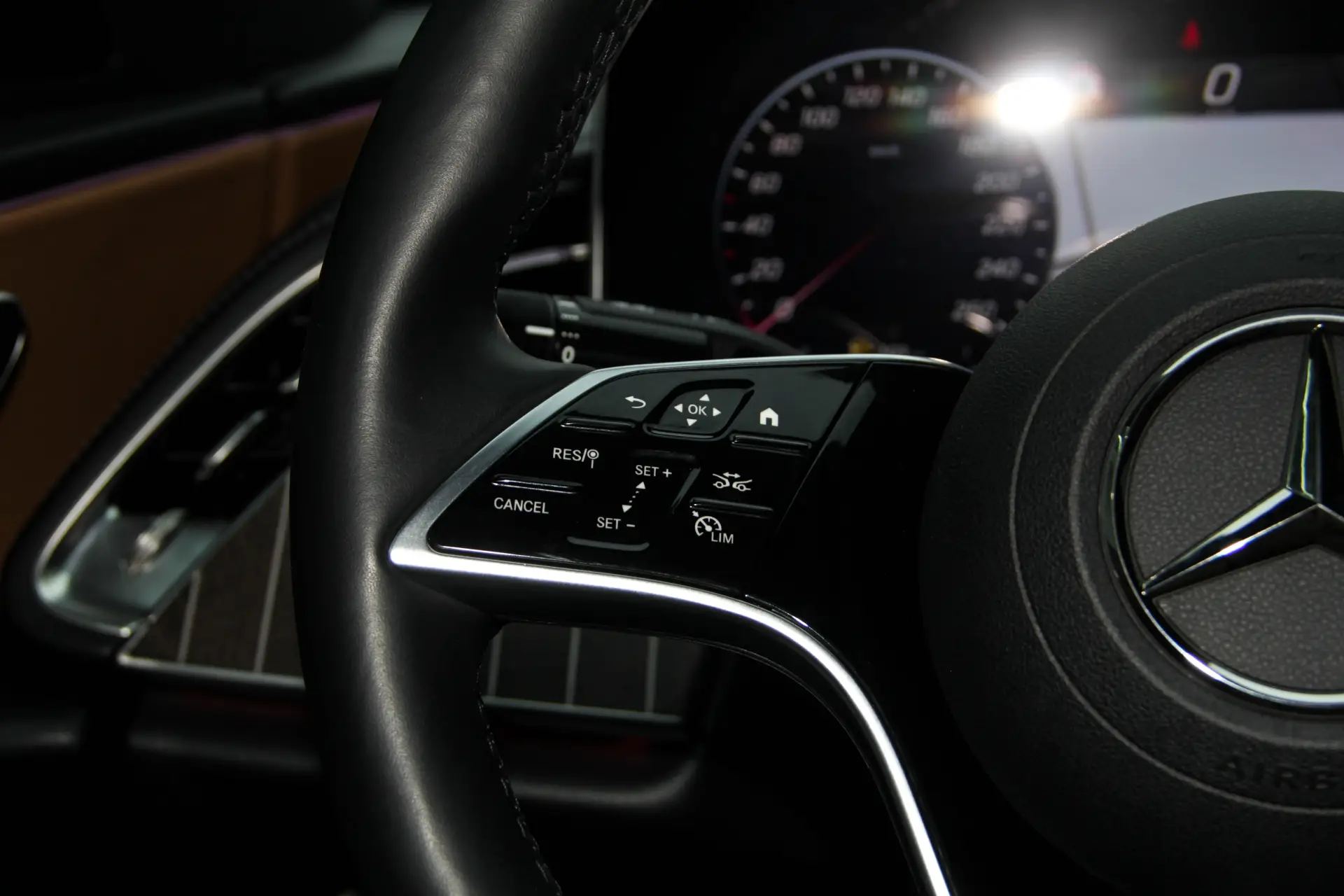 Mercedes-Benz E 300 L, 2024 23