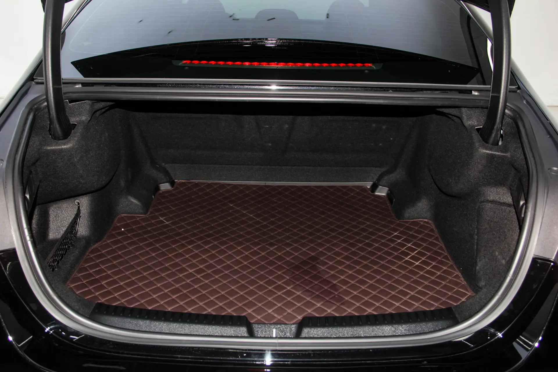 Mercedes-Benz E 300 L, 2024 13