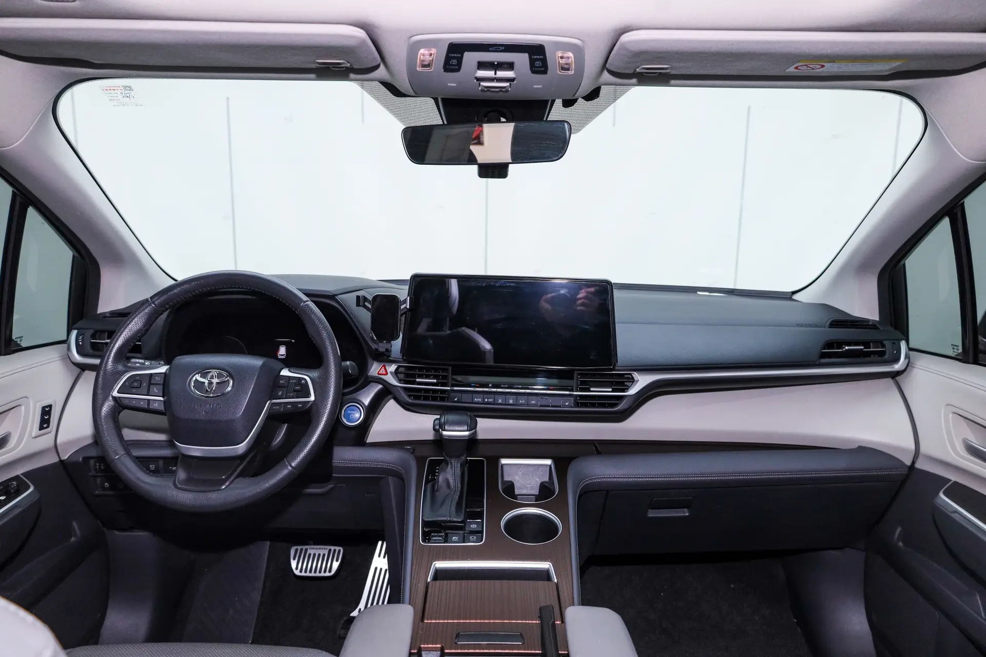 Toyota Granvia, 2023 12