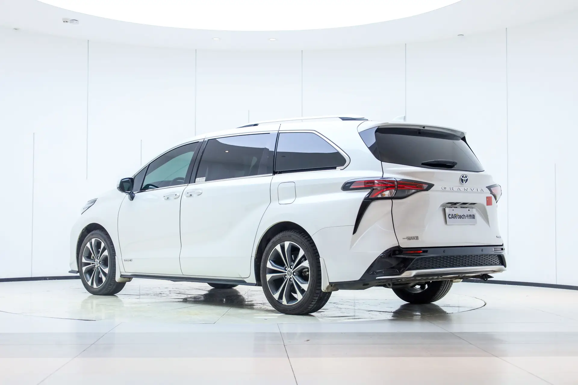 Toyota Granvia, 2023 4